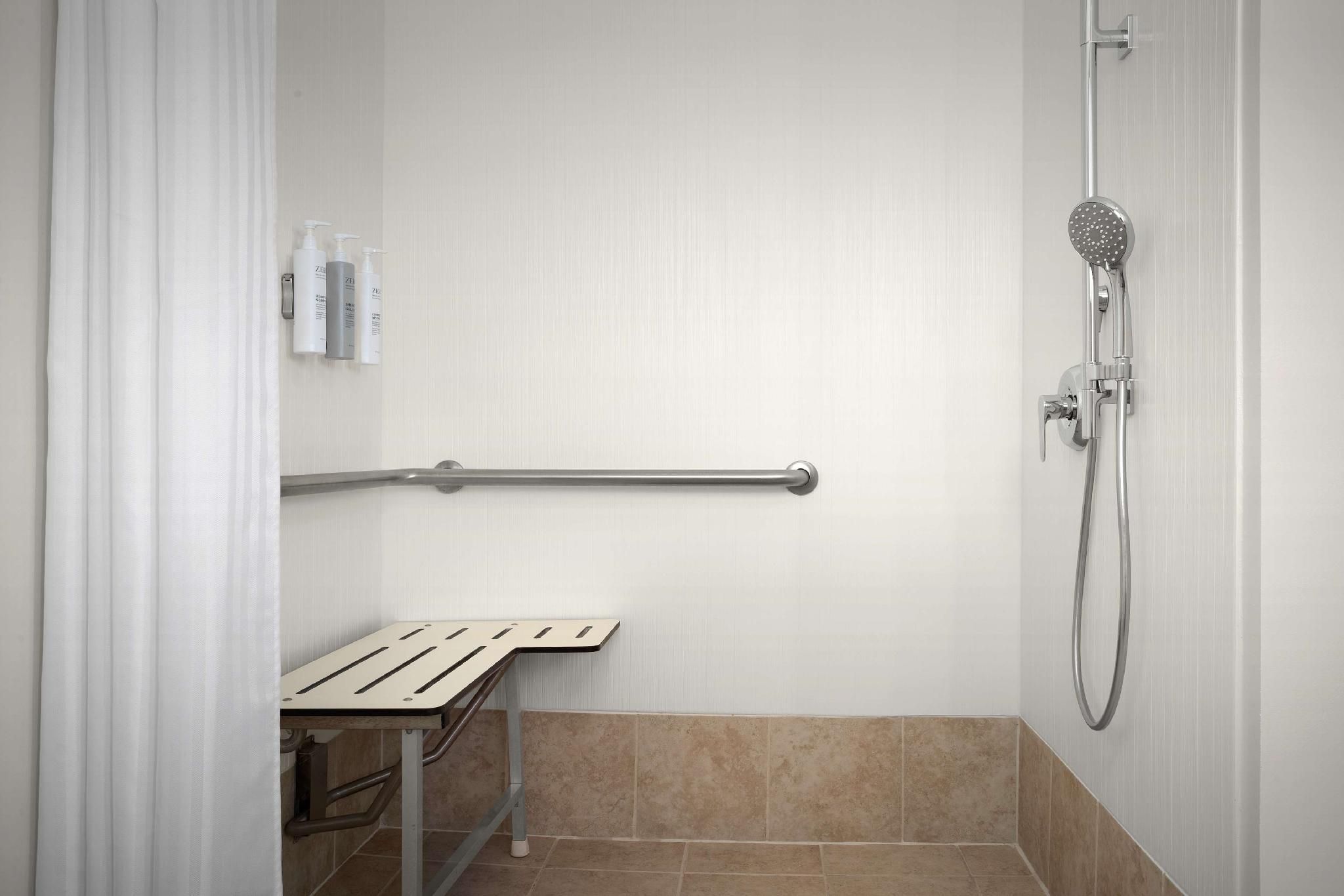 1 King Mobility/Hearing Accessible Ri Shower
