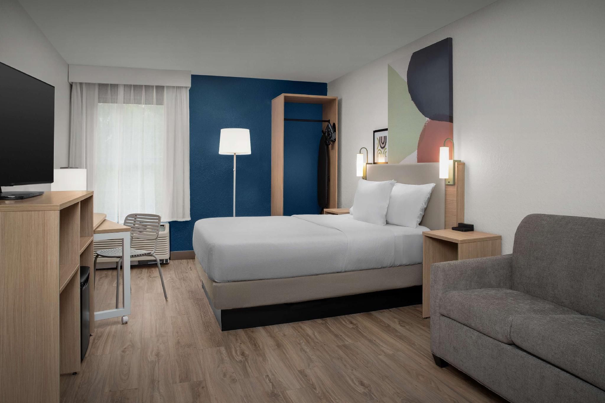 1 QUEEN BED WITH SOFABED