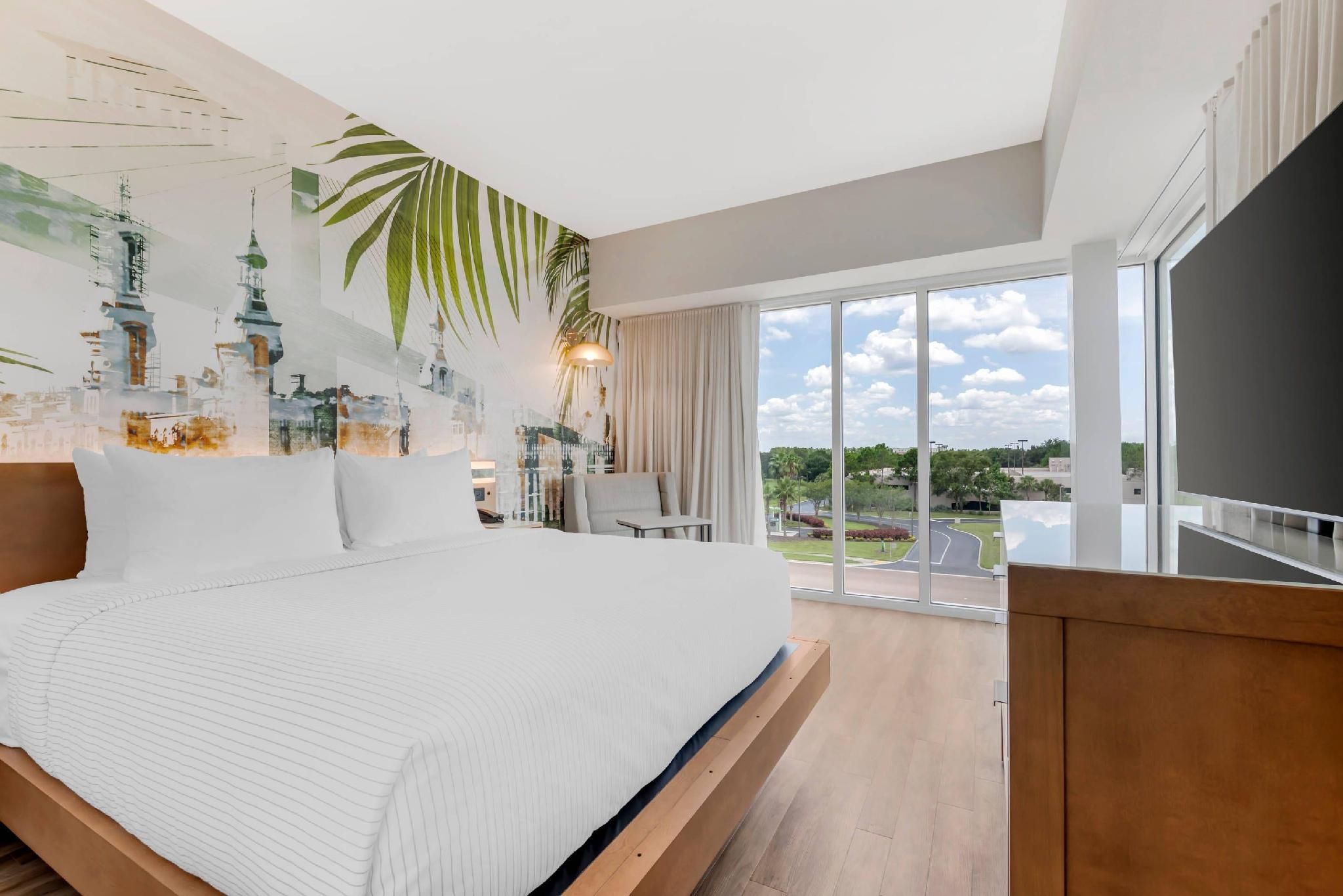 1 King Bed, Suite, Nonsmoking