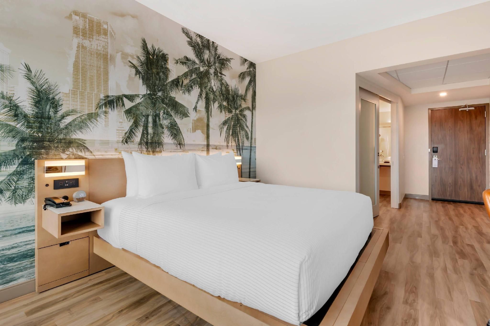 1 King Bed, Nonsmoking