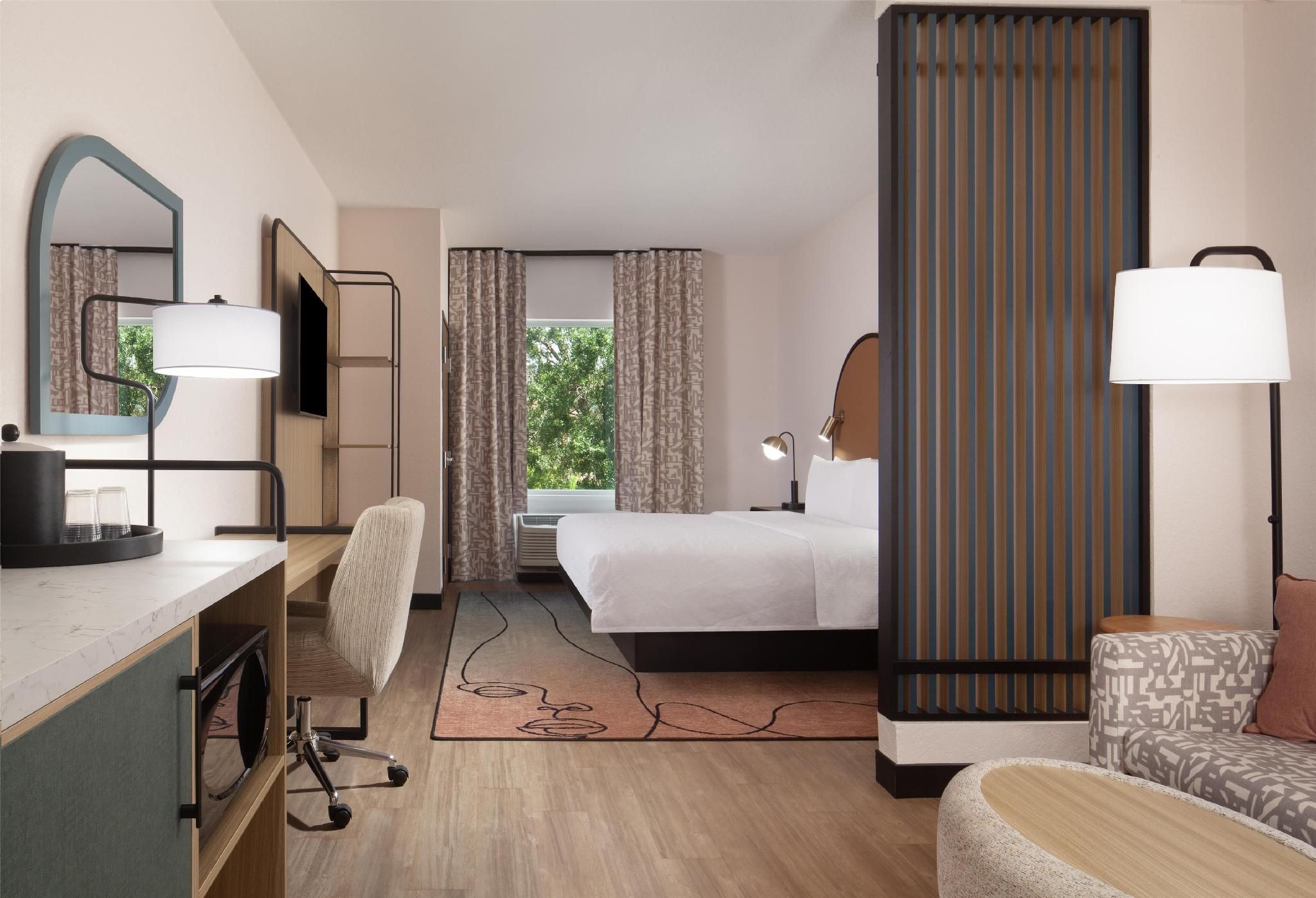 1 King Bed With Wetbar