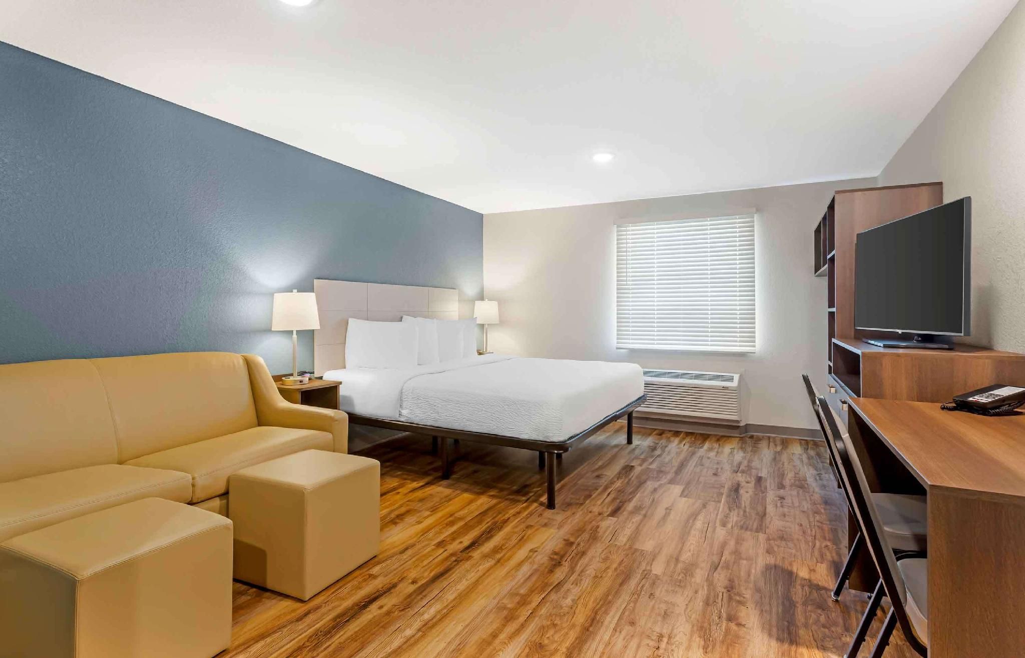 Deluxe Studio 1 King Bed Non Smoking