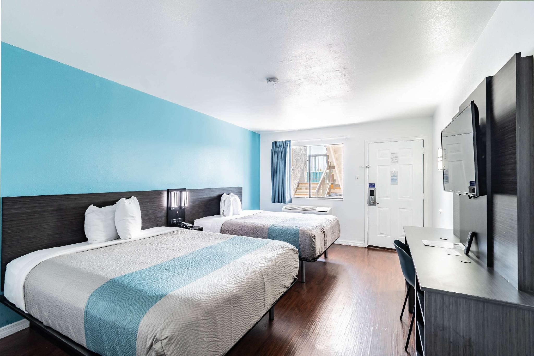 2 Queen Beds | Mobility Accessible Tub Nsmk