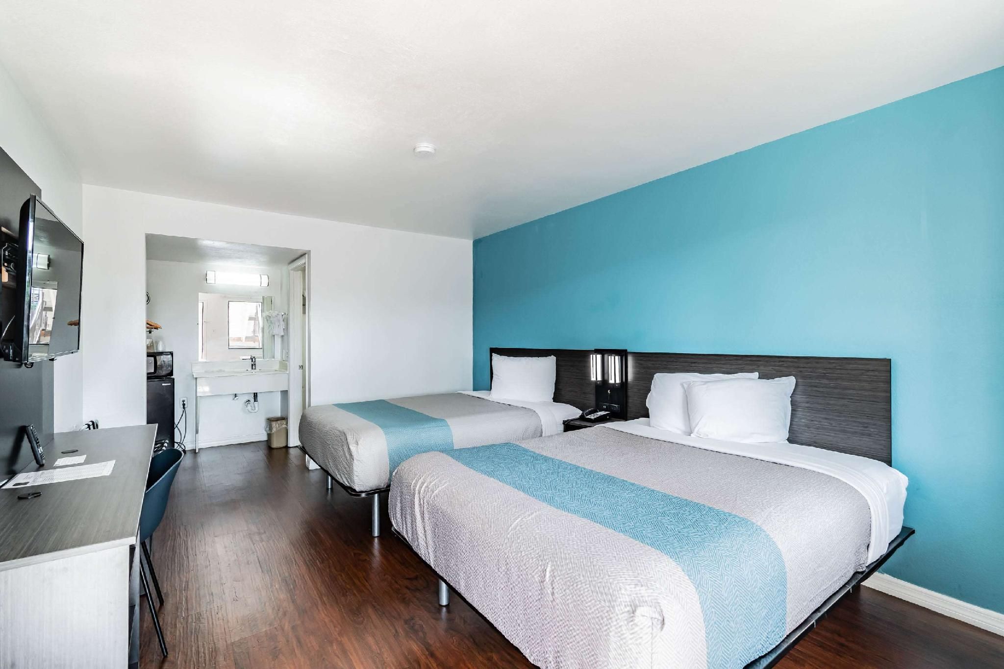 2 Queen Beds | Mobility Accessible Tub Nsmk