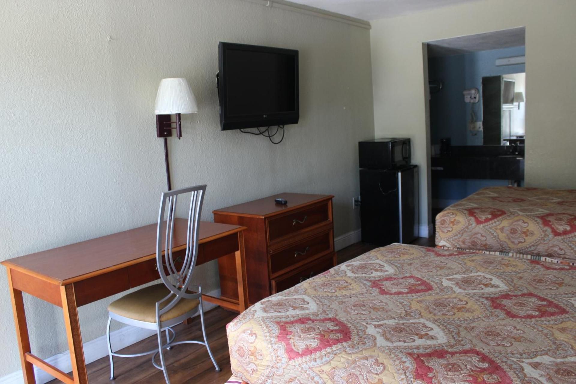 2 DOUBLE BEDS SMOKING