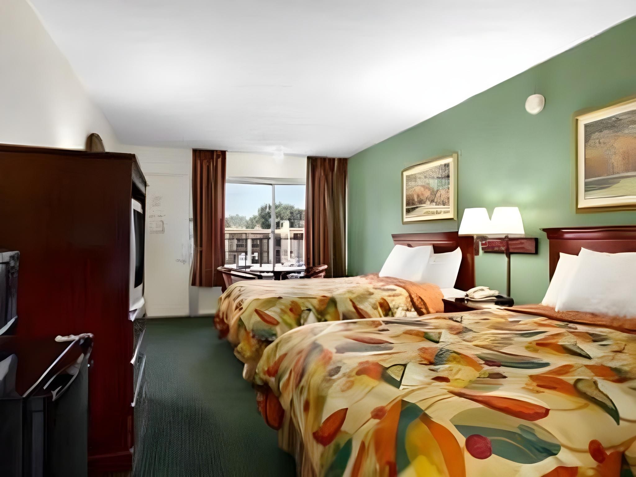 2 Queen Beds