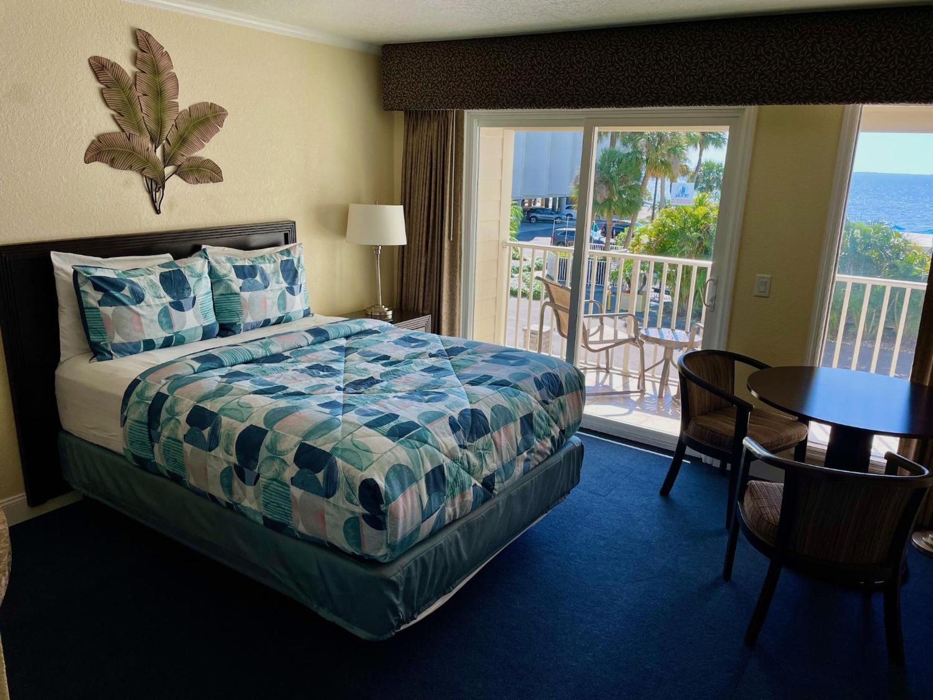 2 Bed Condo with Balcony Facing Pool and Sunsets!