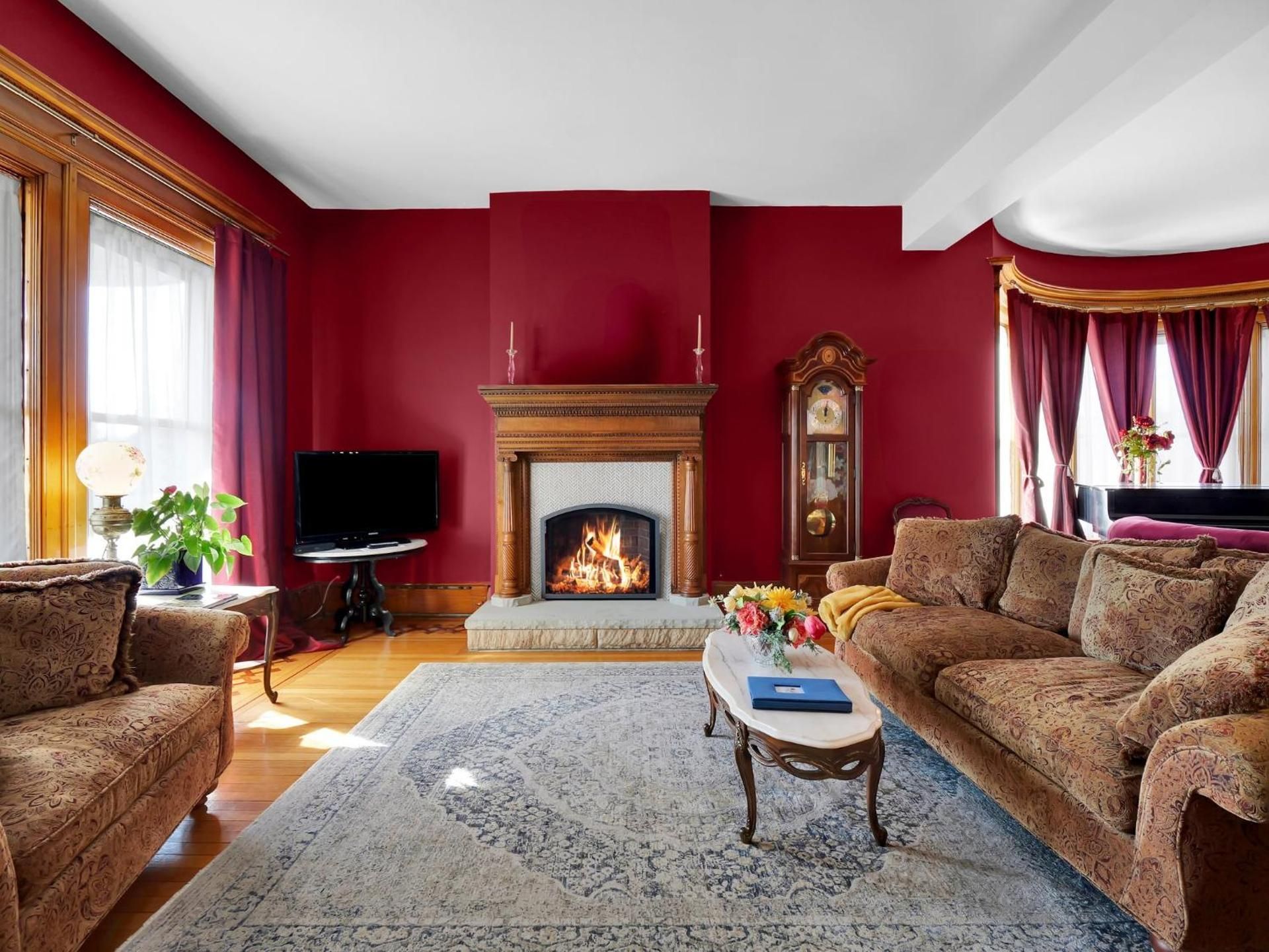 shared lounge/tv area