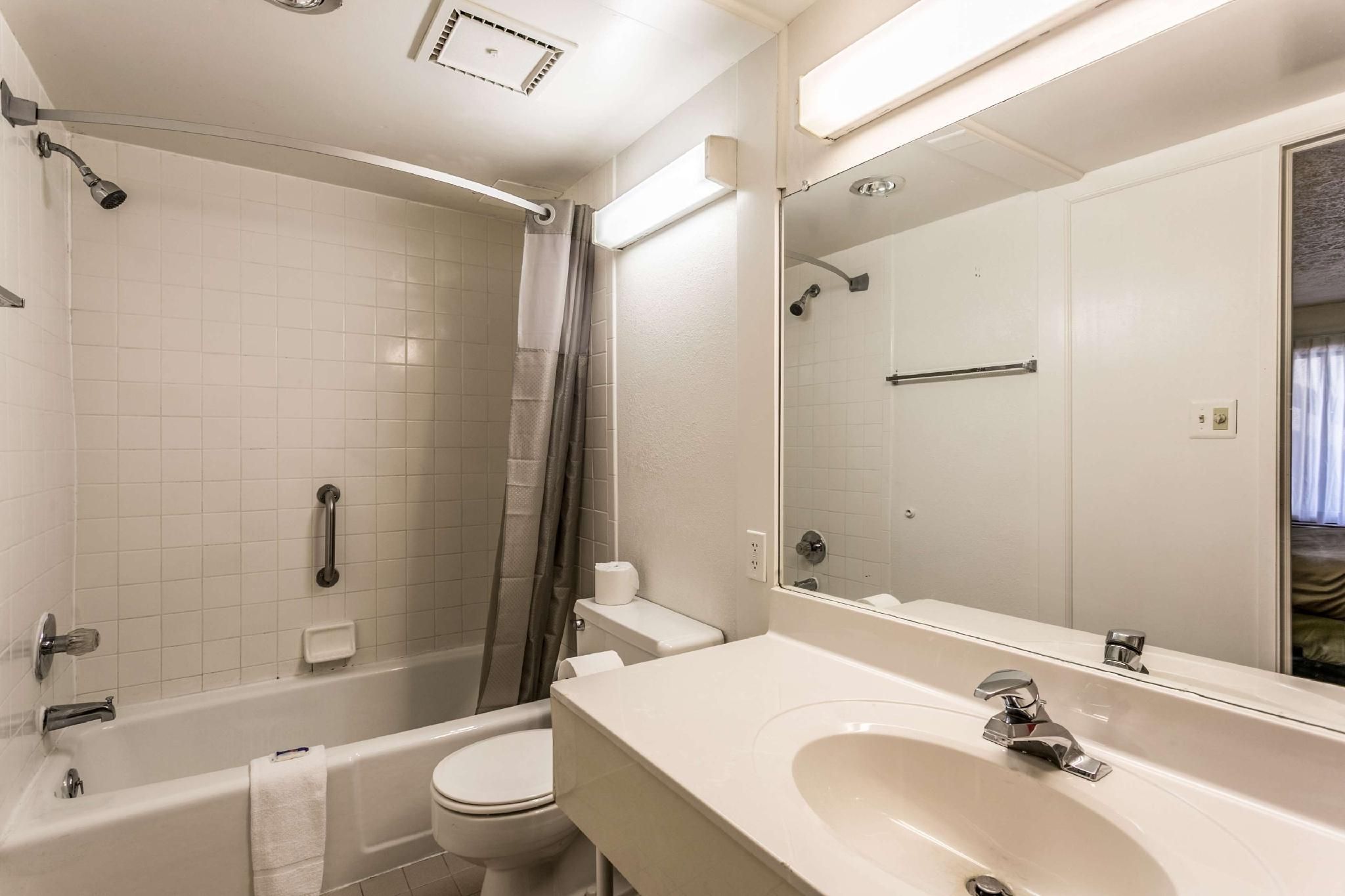 Americas Best Value Inn Edgewood 2 Double Beds Smoking 3