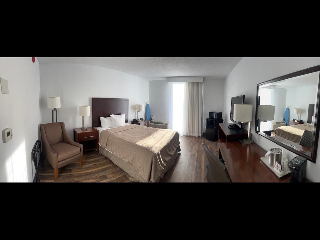 Queen Bed Accessible Non Smoking