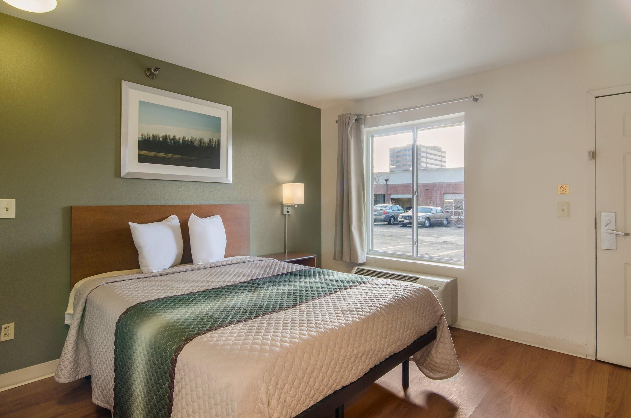 ADA Accessible 1 Queen Bed Non-Smoking