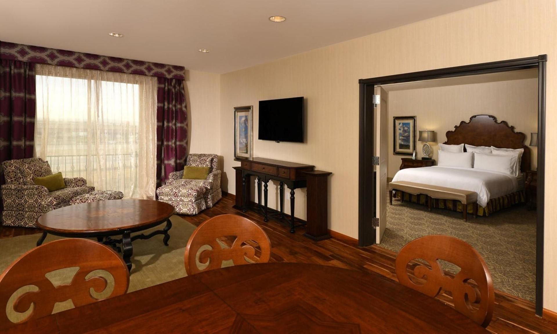 One-Bedroom King Suite - Hearing Accessible