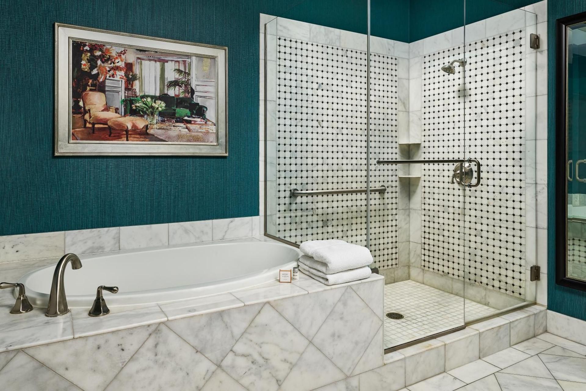 One-Bedroom King Suite - Mobility and Hearing Accessible