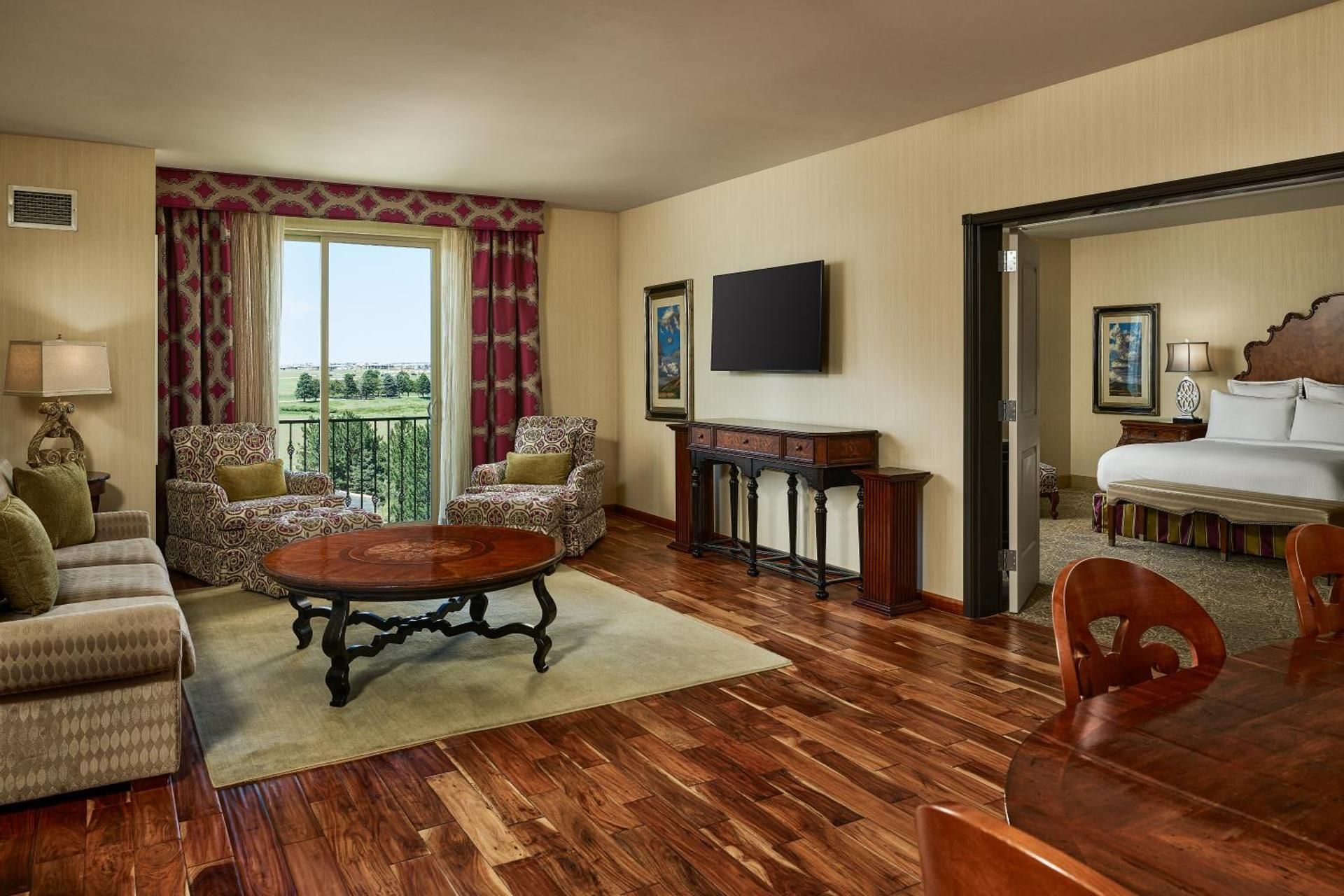 One-Bedroom King Suite - Mobility and Hearing Accessible