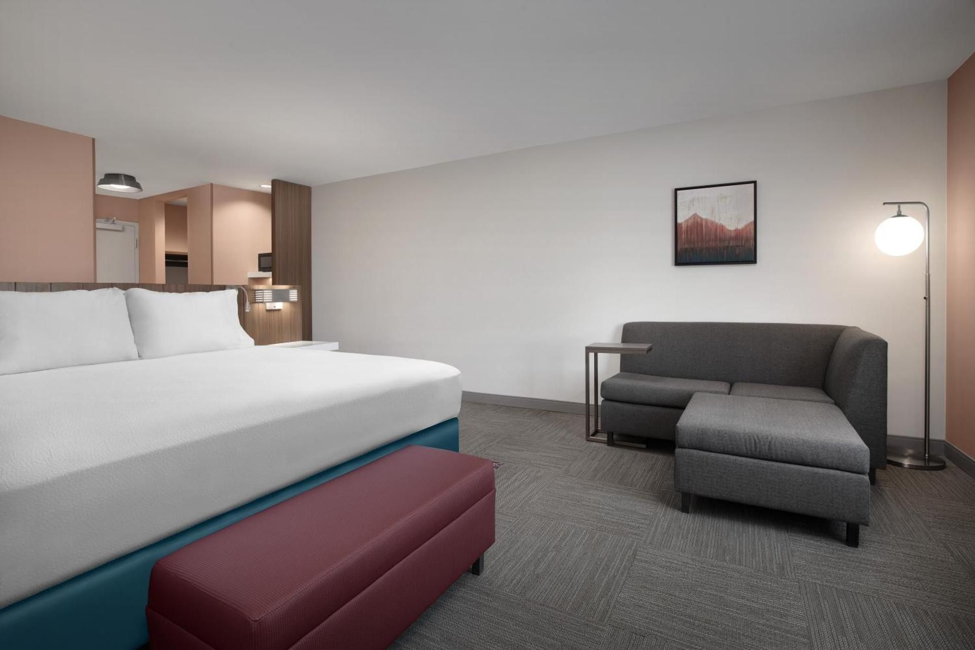 1 King Bed Deluxe