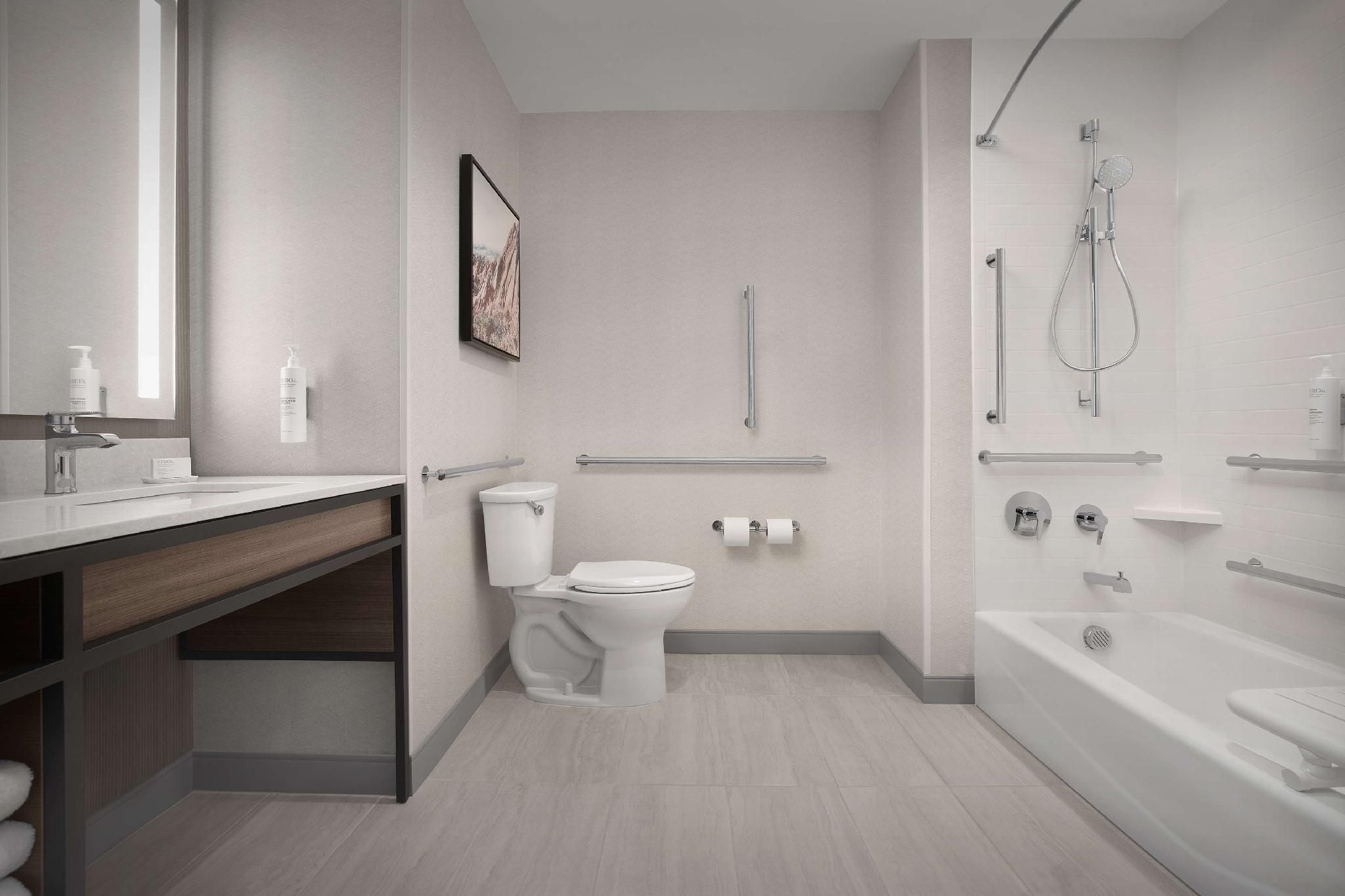 2 Queens Mobility Accessible Tub