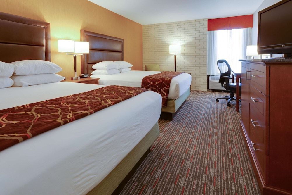 Room, 2 Queen Beds, Accessible (Tub)