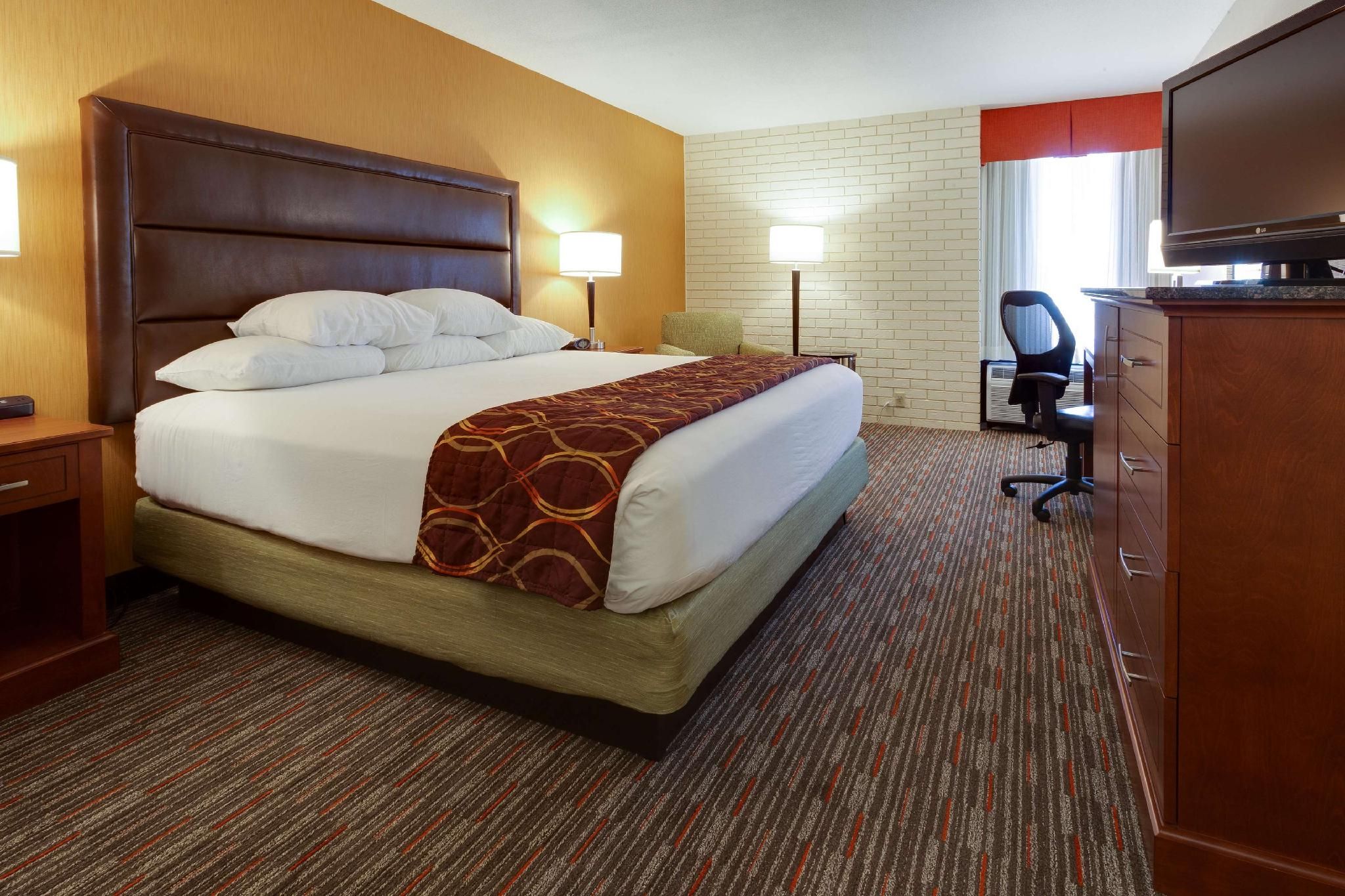 1 King Bed