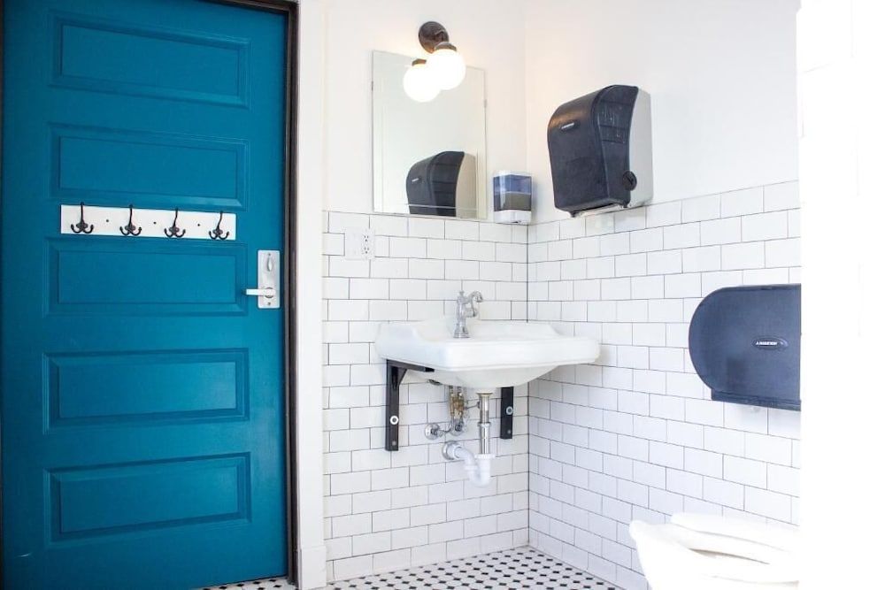 11th Avenue Hostel Economy Double Room 4