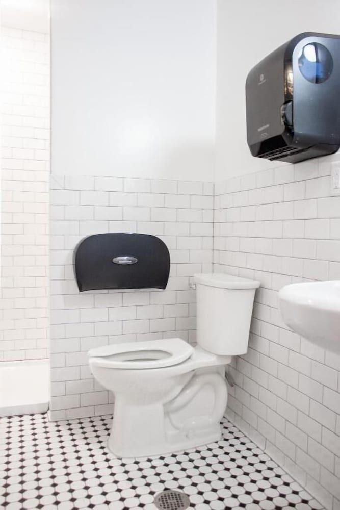 11th Avenue Hostel Economy Double Room 5