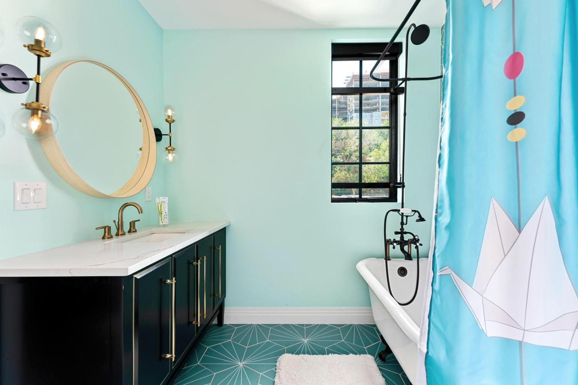 Sandra Fettingis Art Suite 107