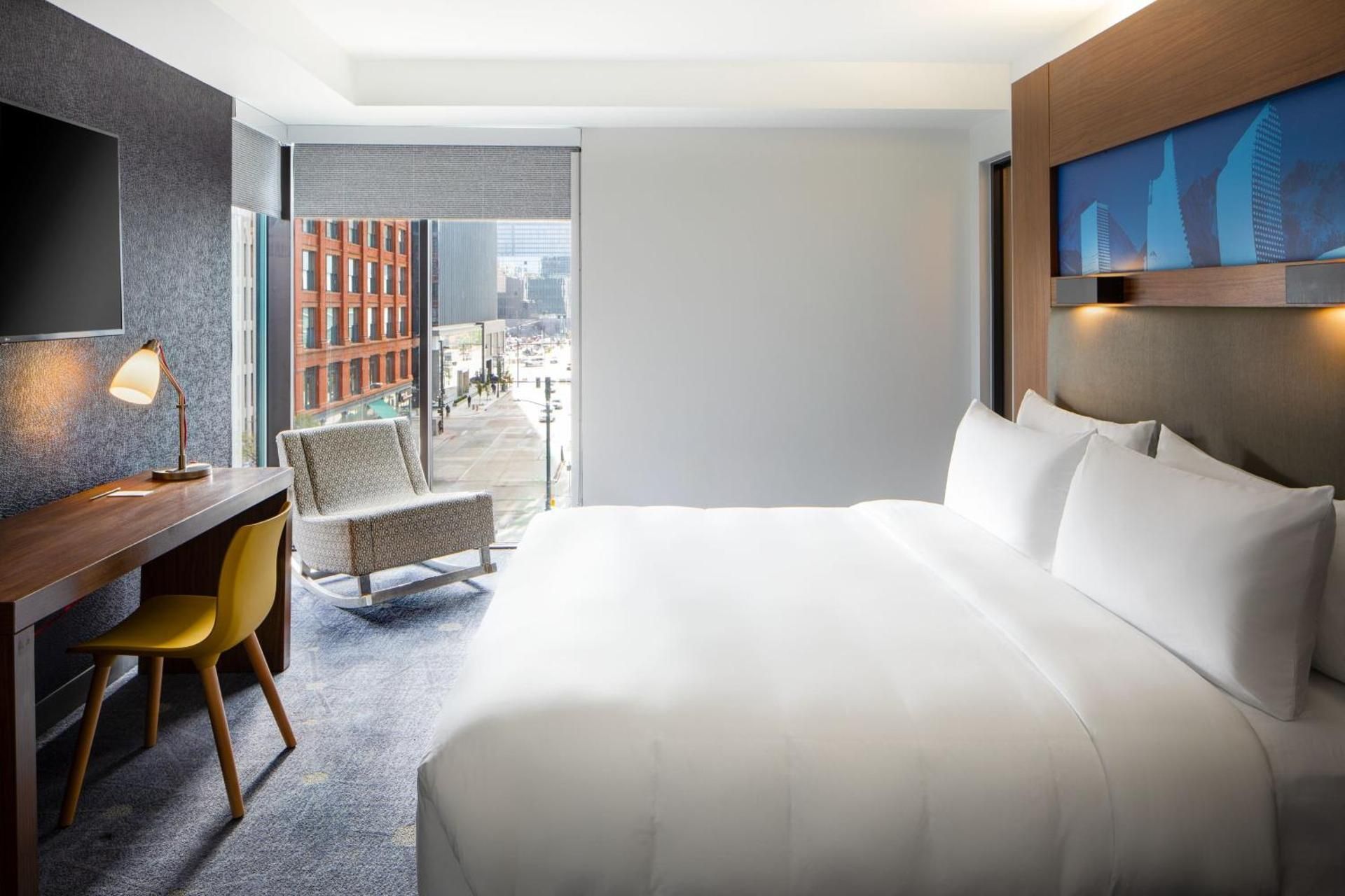 Savvy Corner Room, Guest room, 1 King, City view