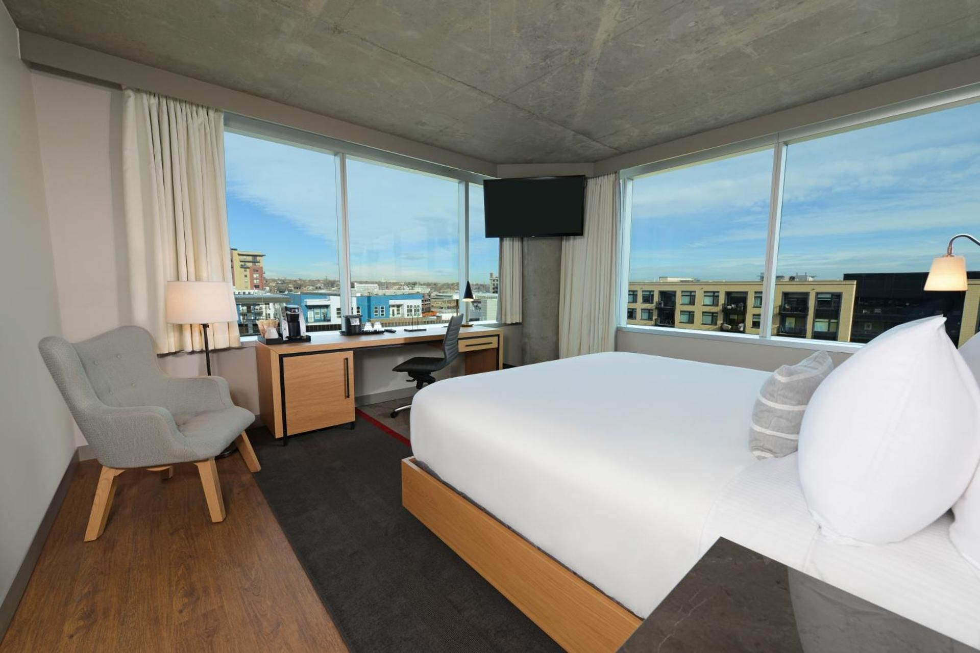1 King Bed Standard City View 3