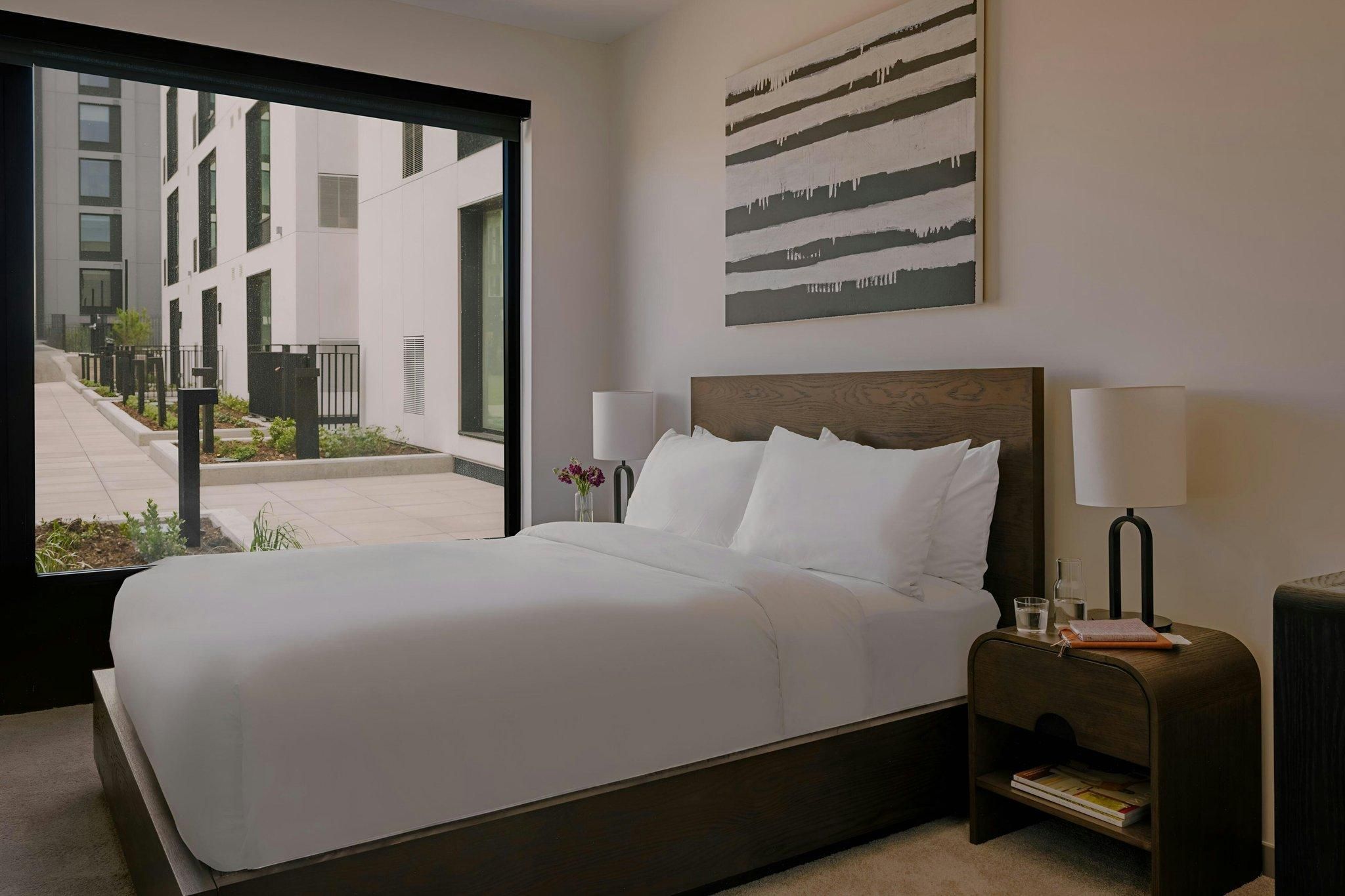 2 Bedroom Accessible Apartment, Bedroom 1: 1 Queen, Bedroom 2: 1 Queen, Sofa bed, Tub, Balcony
