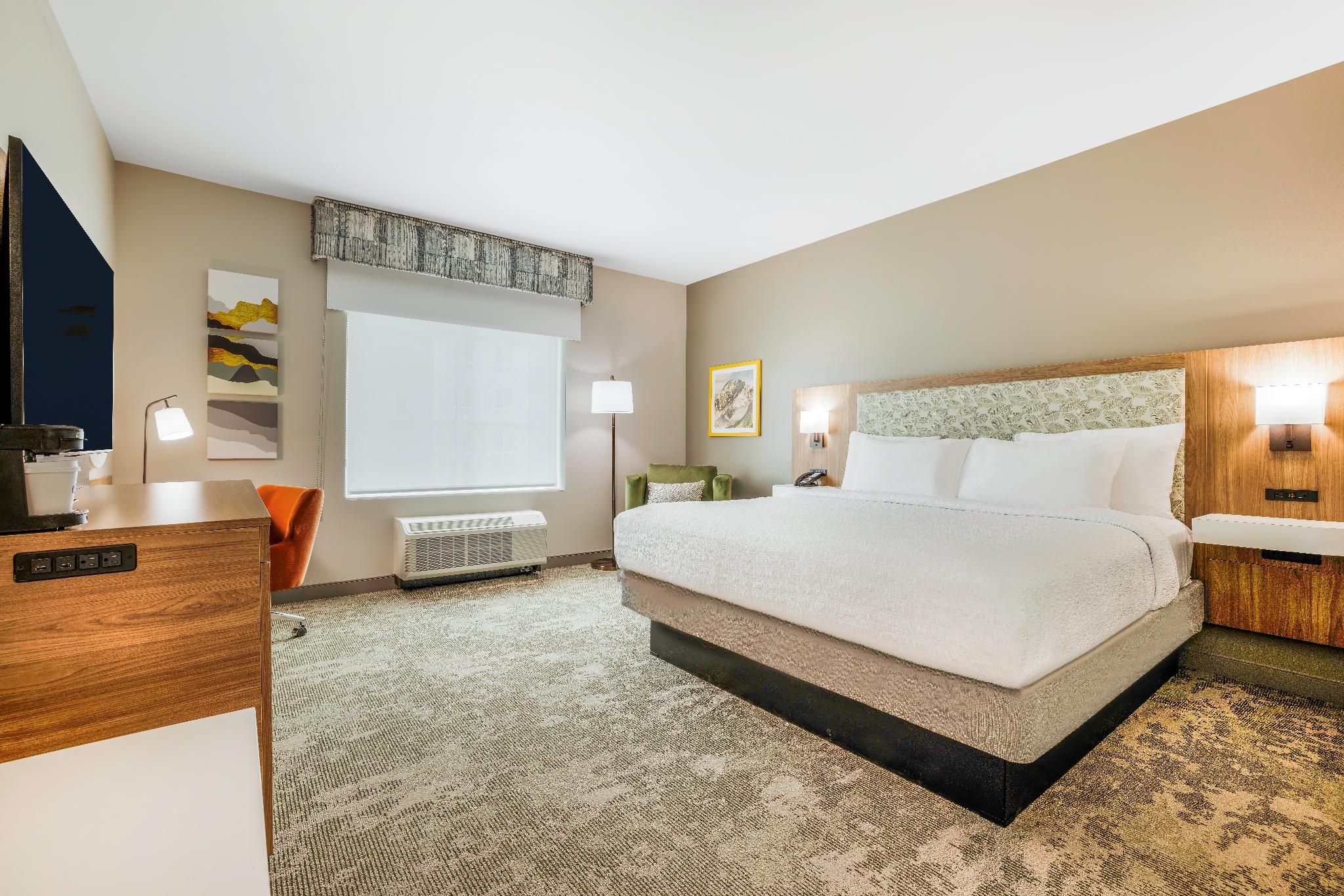 Hampton Inn by Hilton Aurora Medical Center Denver 1 King Mob/Hearing Access W/Tub