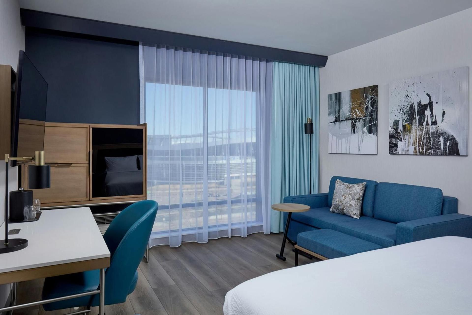 King Room with Sofa Bed - Stadium and Downtown View