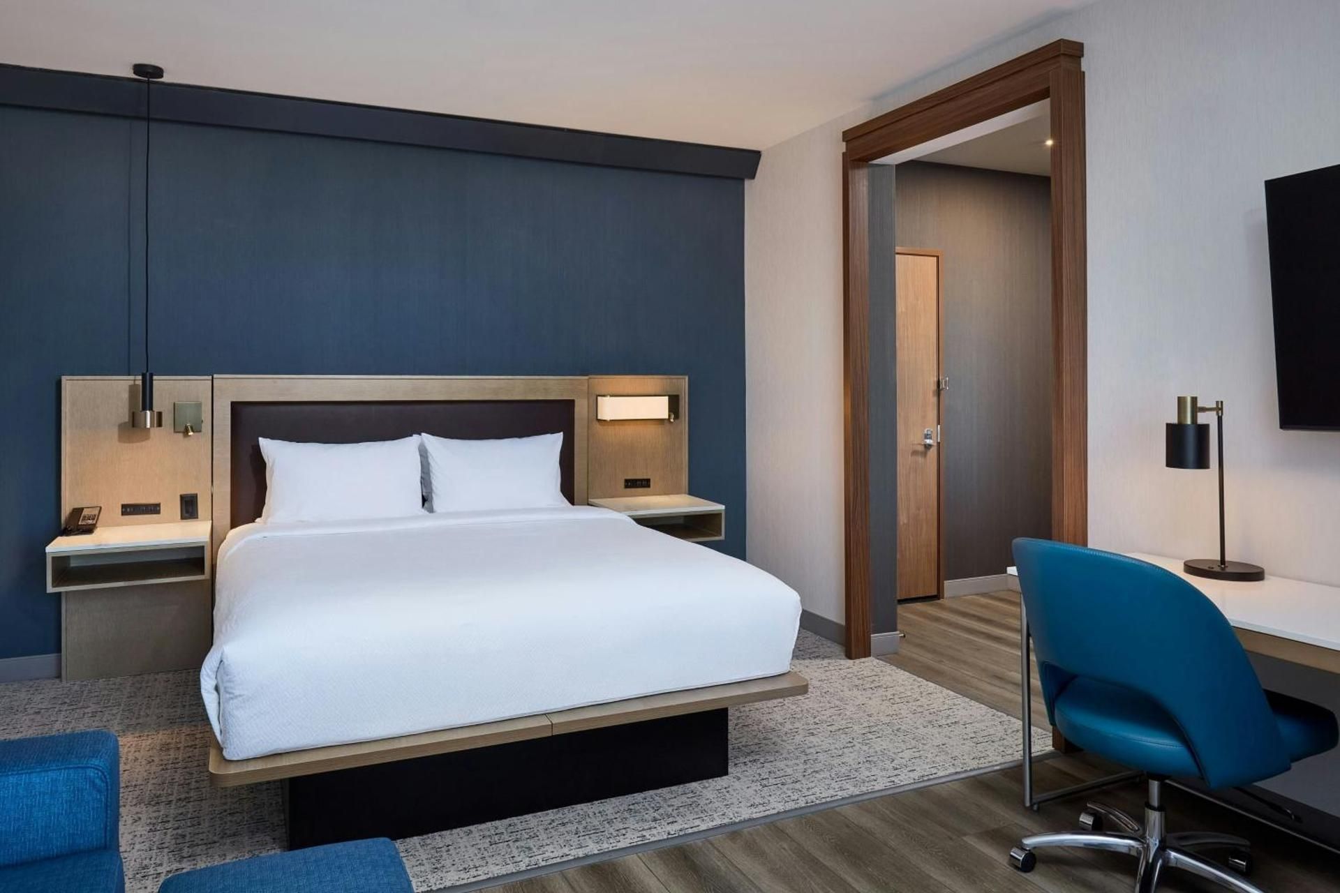 King Room with Sofa Bed - Stadium and Downtown View
