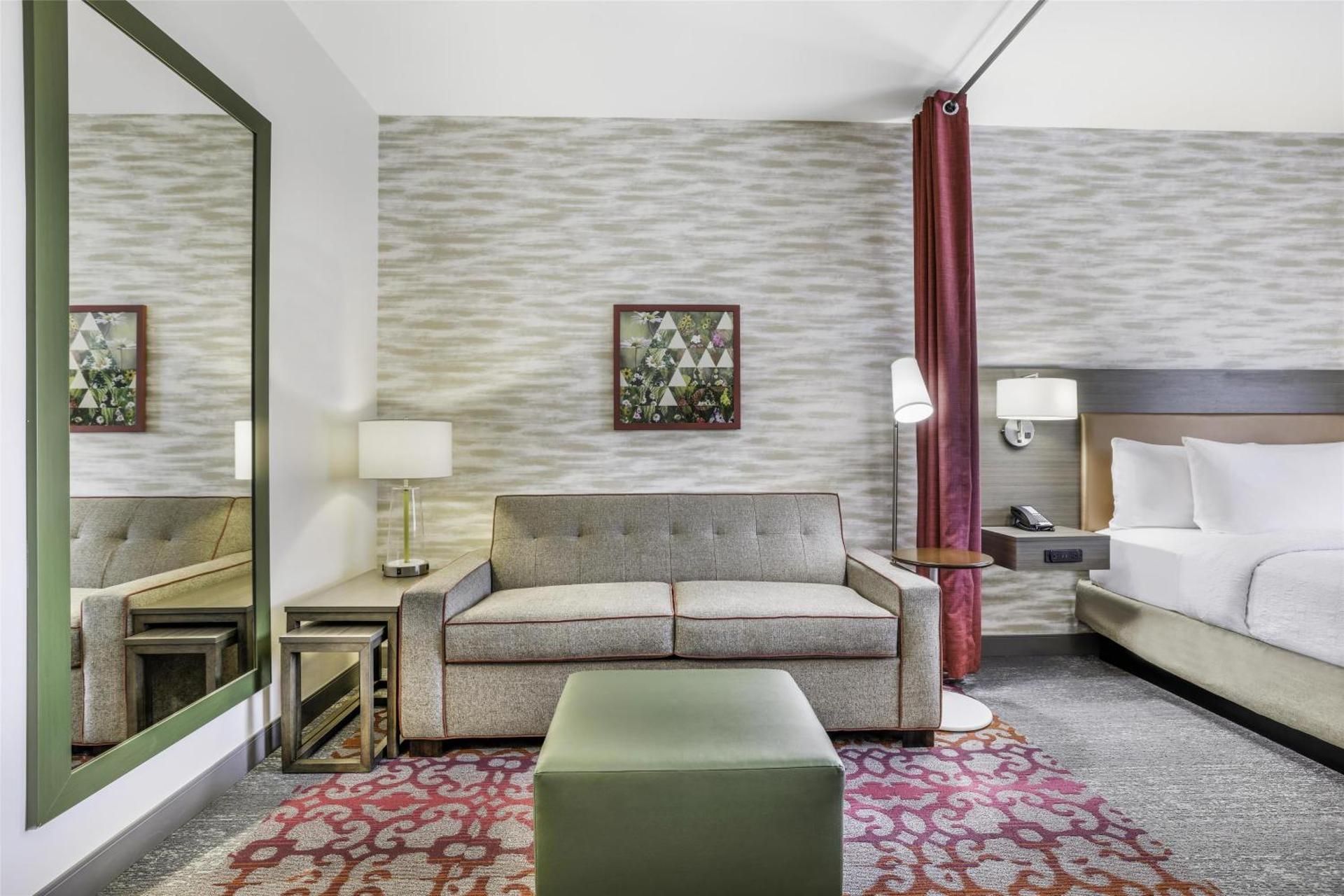 1 Queen Bed Studio Suite