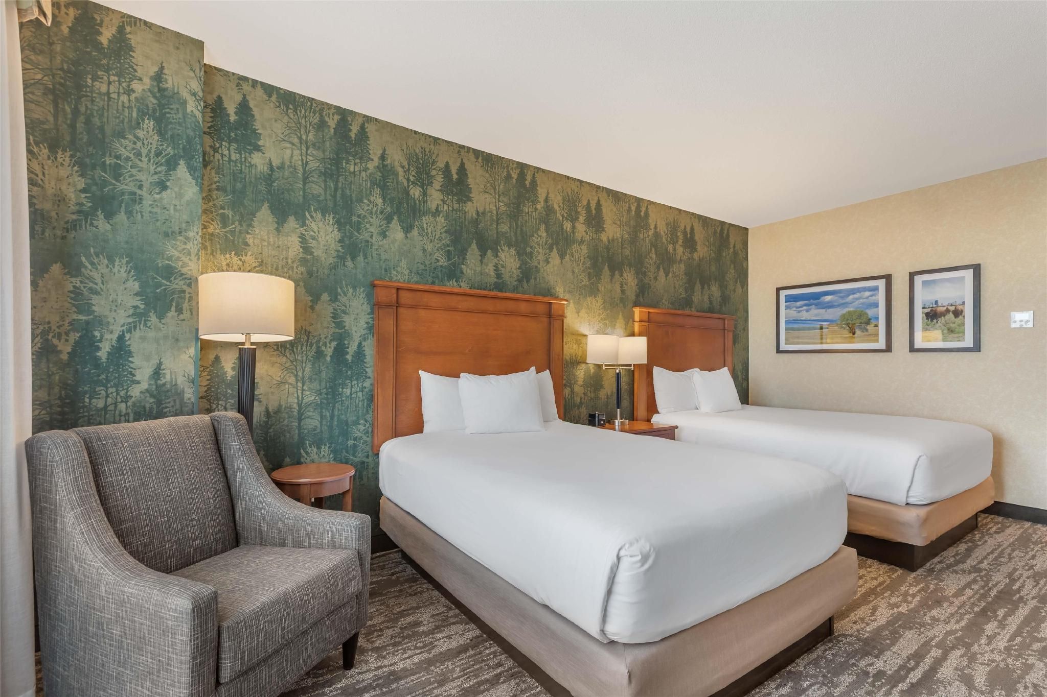 2 Queen Beds
