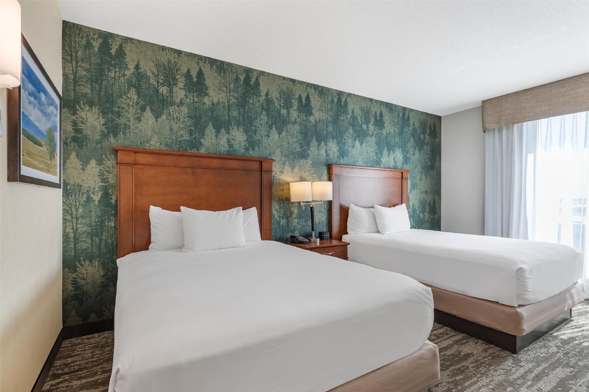 2 Queen Bed Suite, 2 Rooms with Sofa Sleeper, Accessible with Tub