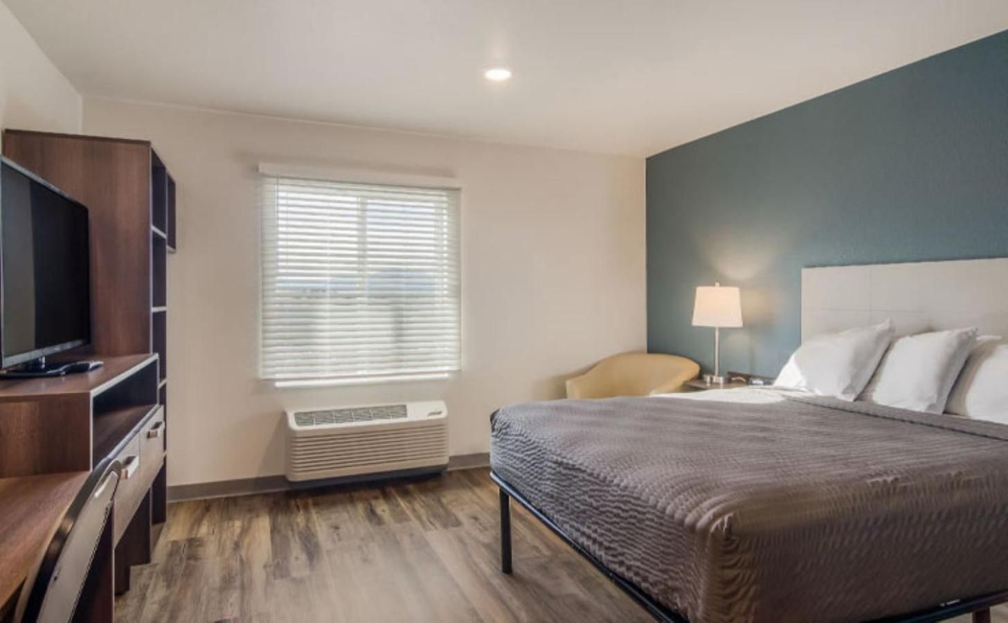 Queen Suite with Tub - Disability Access/Non Smoking