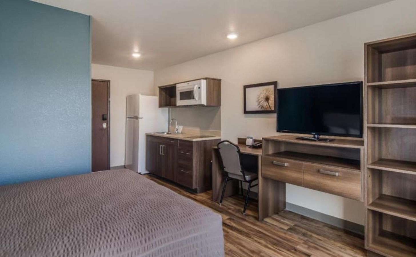 Queen Suite with Roll-In Shower - Disability Access/Non Smoking