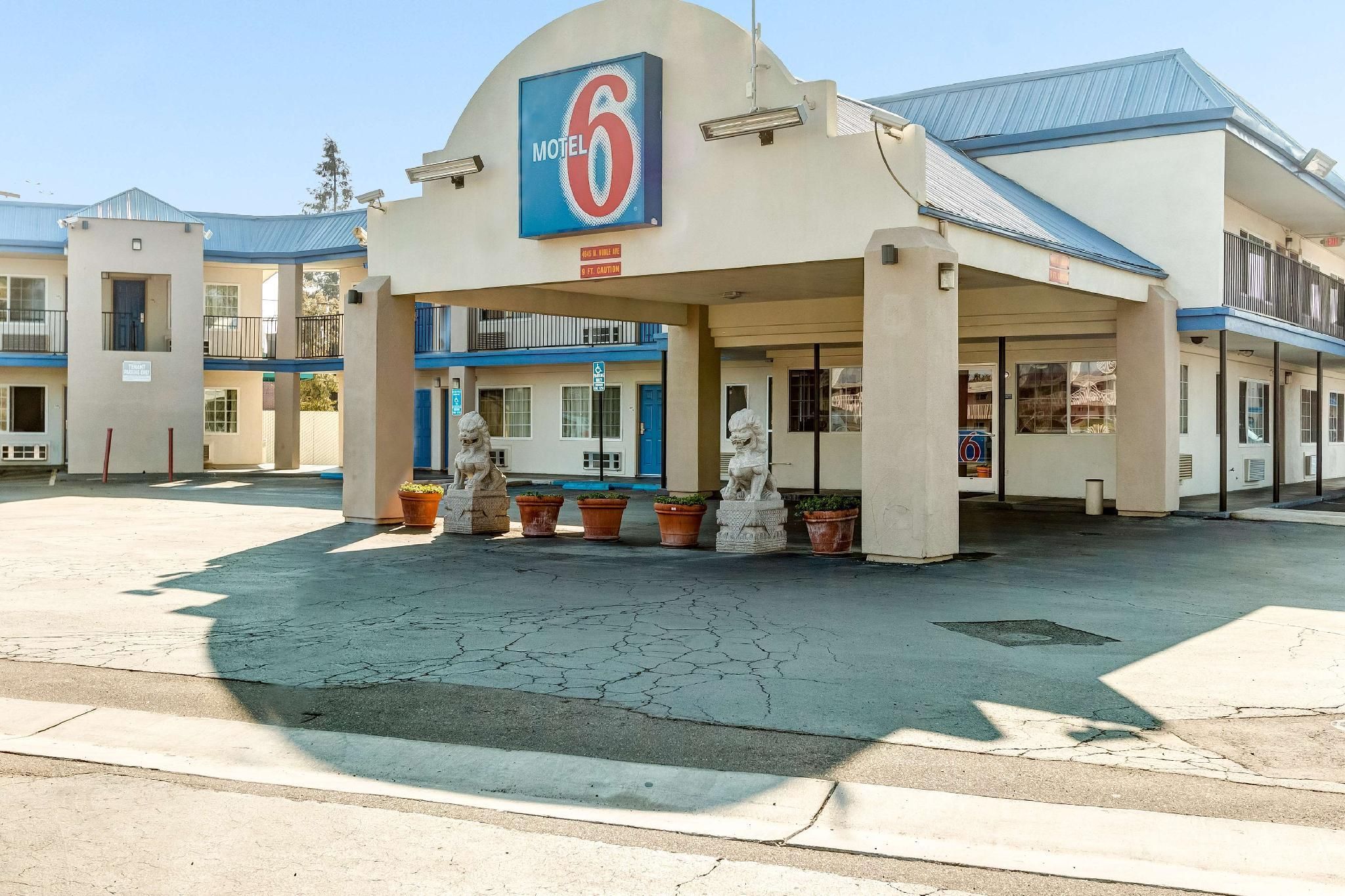 Motel 6 Visalia, CA