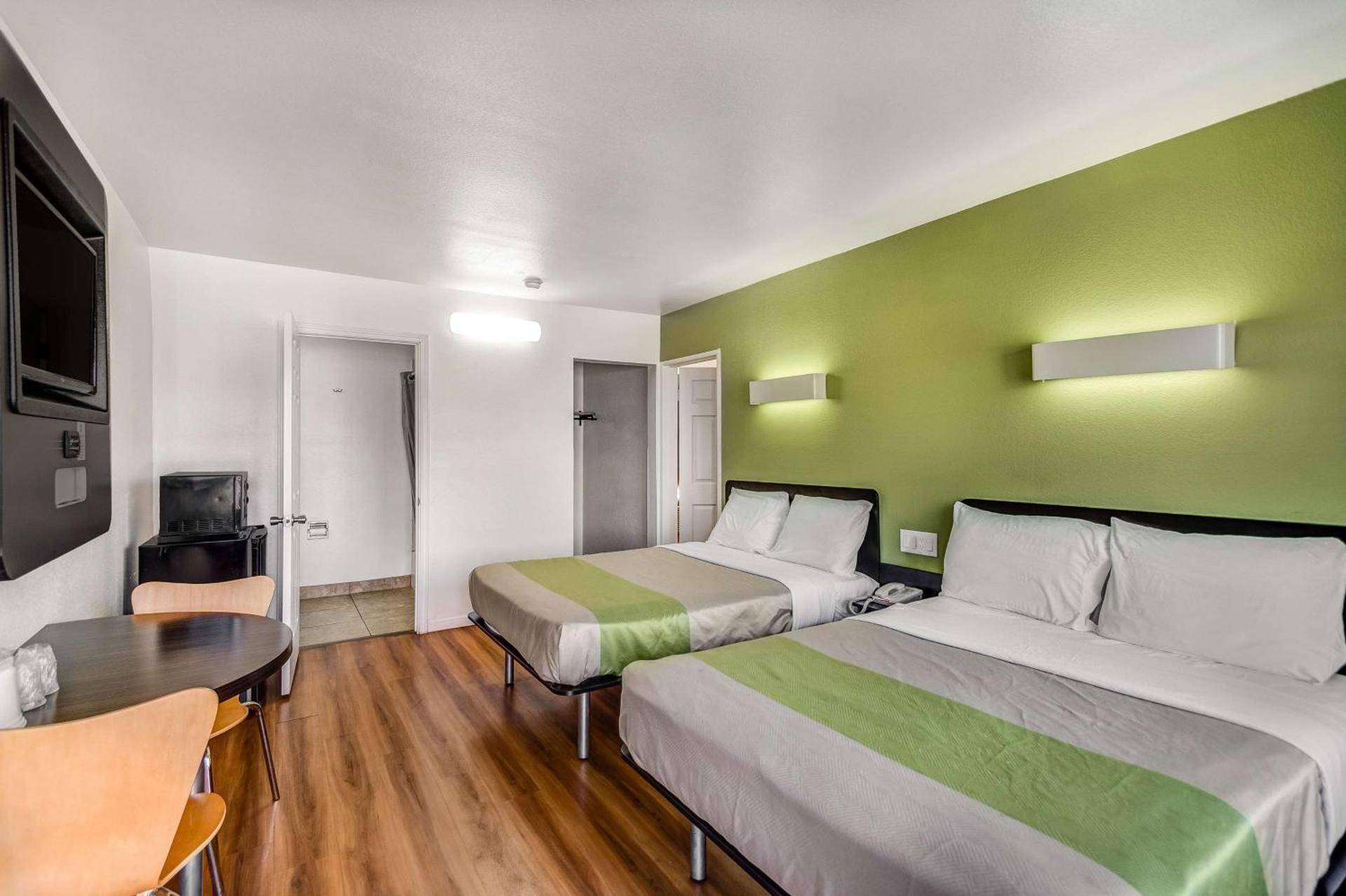Deluxe Quadruple Room - Non-Smoking