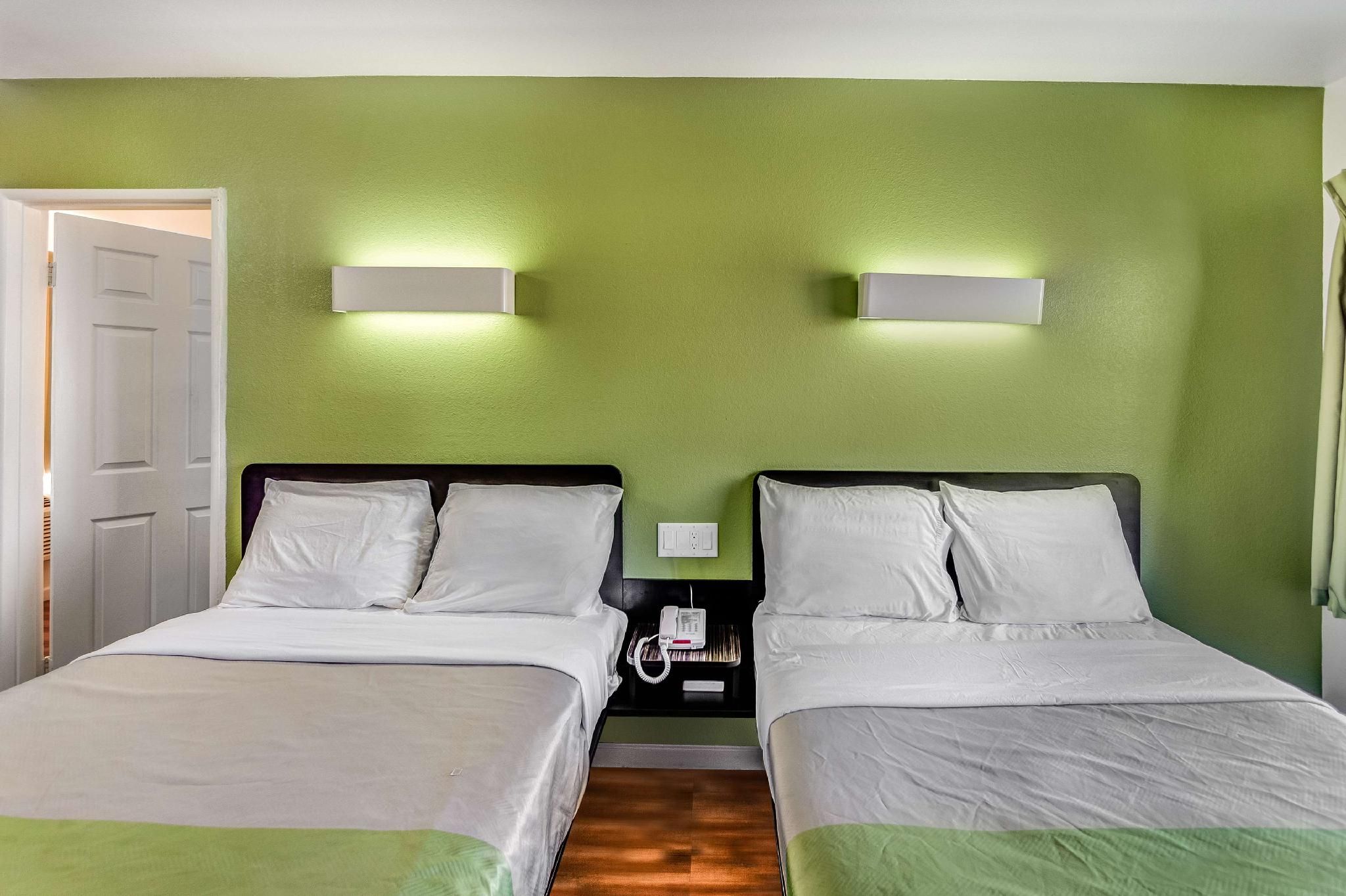 2 Full Beds | Mob Acc RI Shwr Nsmk Micfridg