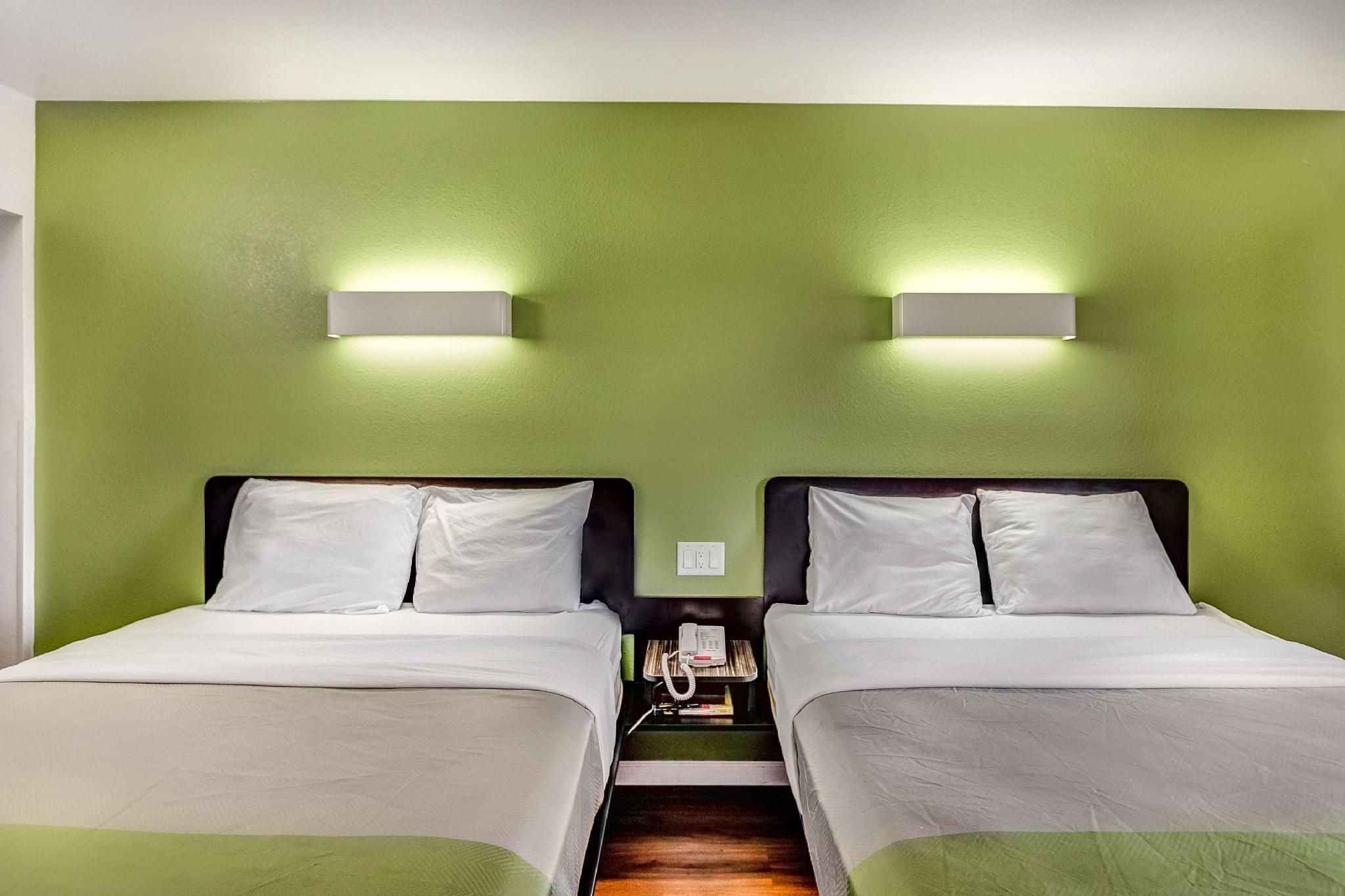 2 Full Beds | Smoking, Micfridge