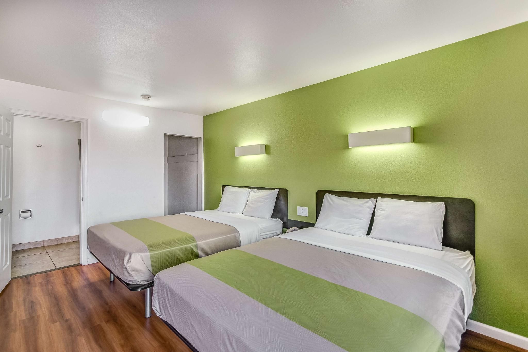 2 Full Beds | Mob Acc RI Shwr Nsmk Micfridg