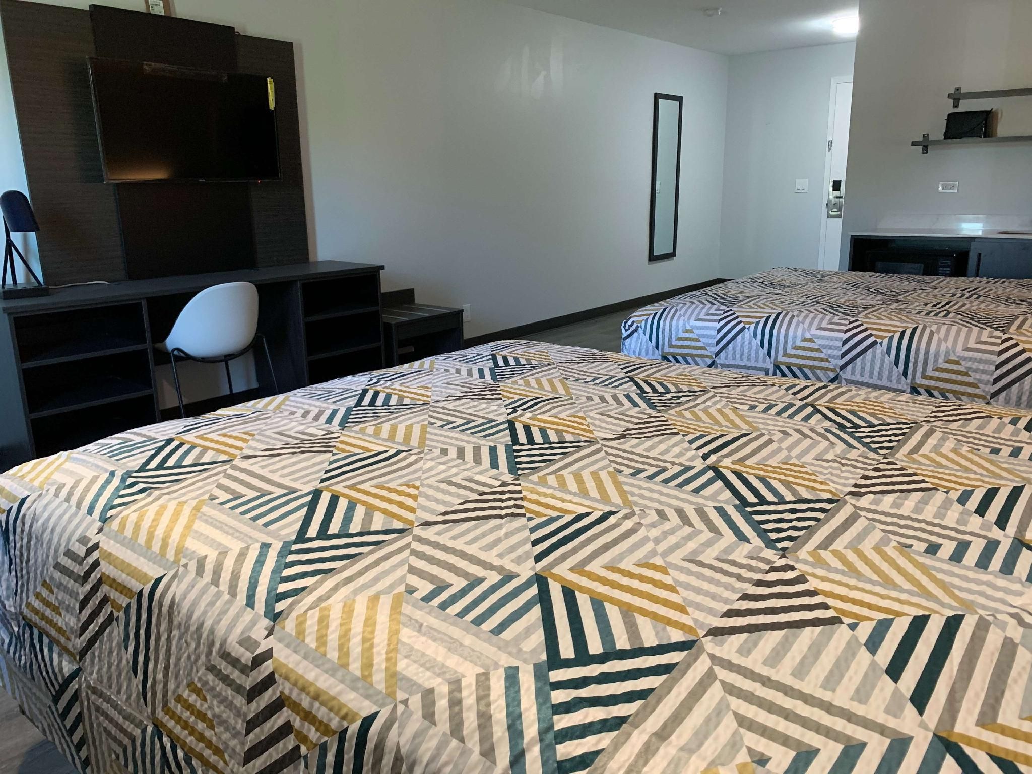 Studio 6  Rockford, IL 2 Queen Beds | Non-Smoking, Kitchen