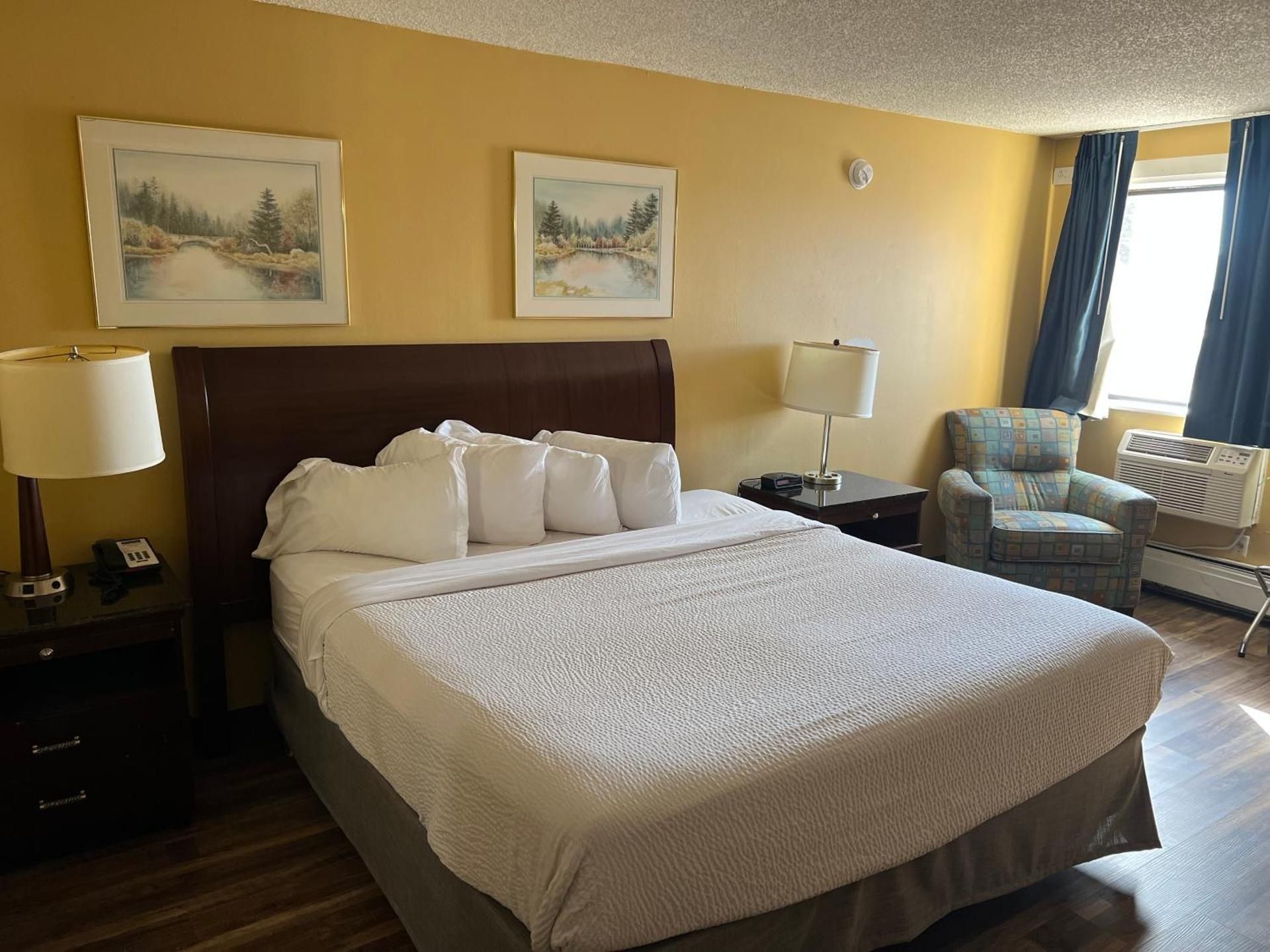 King Room - Disability Access - Non-Smoking