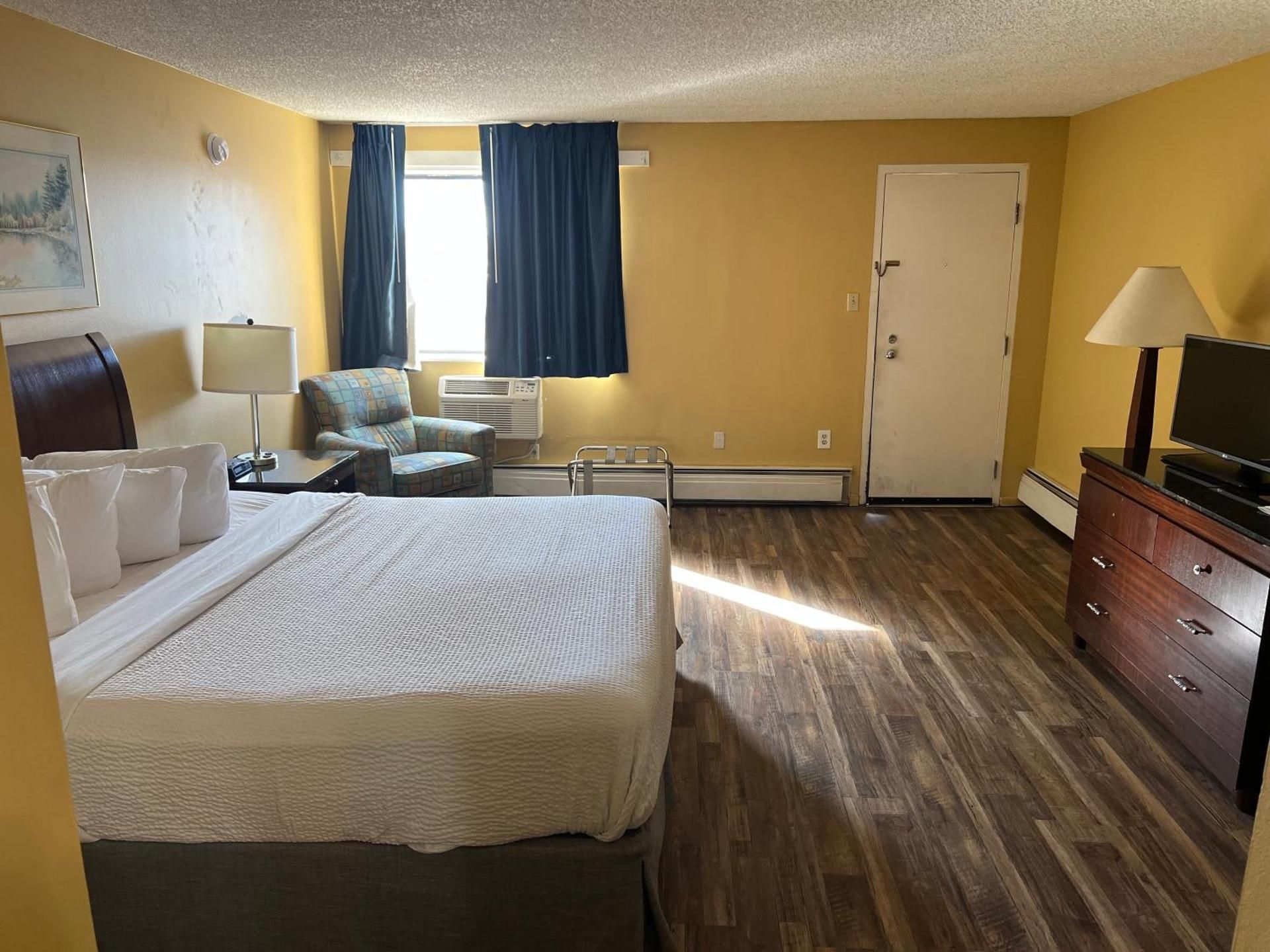 King Room - Disability Access - Non-Smoking