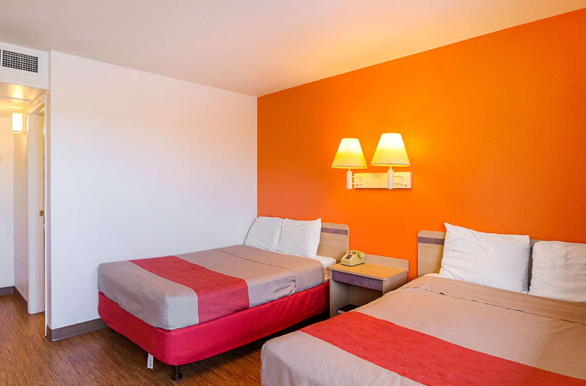 Motel 6 Laramie, WY 2 Full Beds | Mobil Access Tub Nsmk Micfridg 2