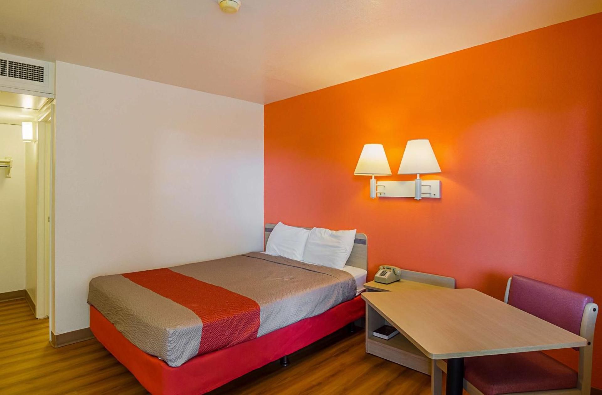 Queen Room - Disability Access - Roll in Shower