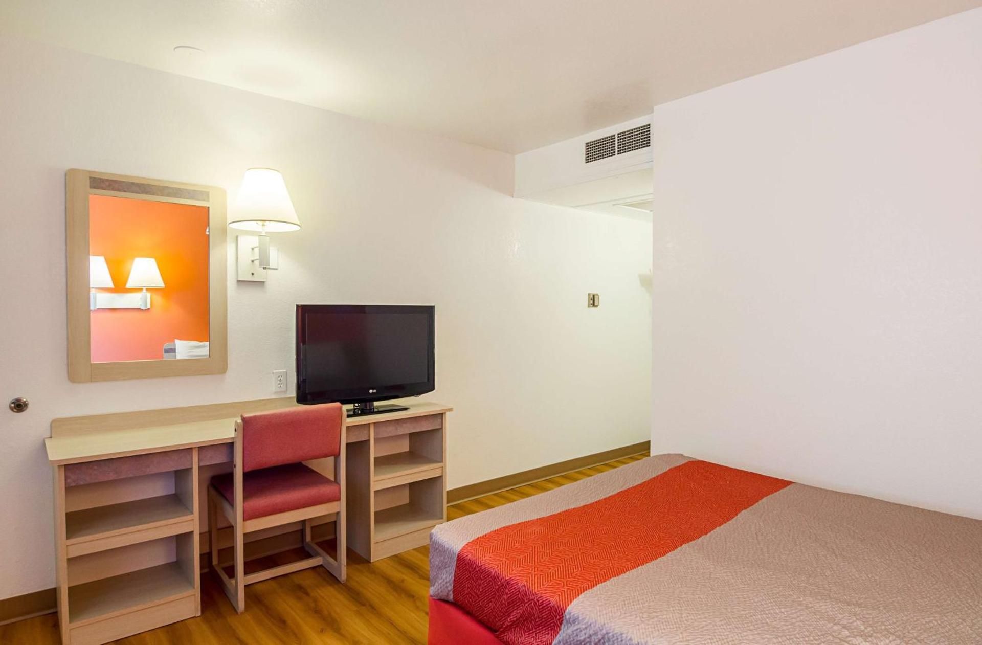 Queen Room - Disability Access - Roll in Shower