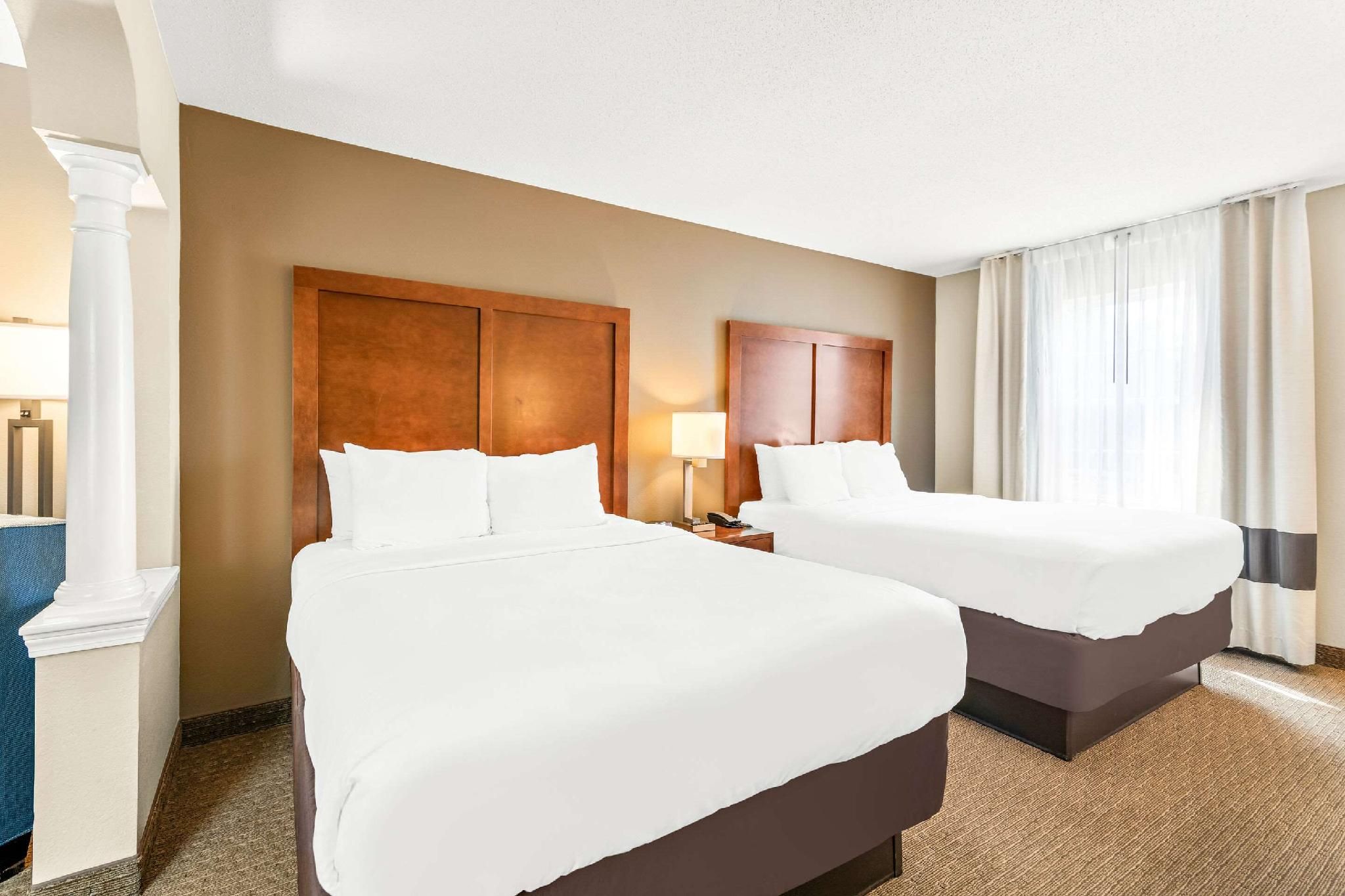 2 Queen Beds, Suite, Nonsmoking
