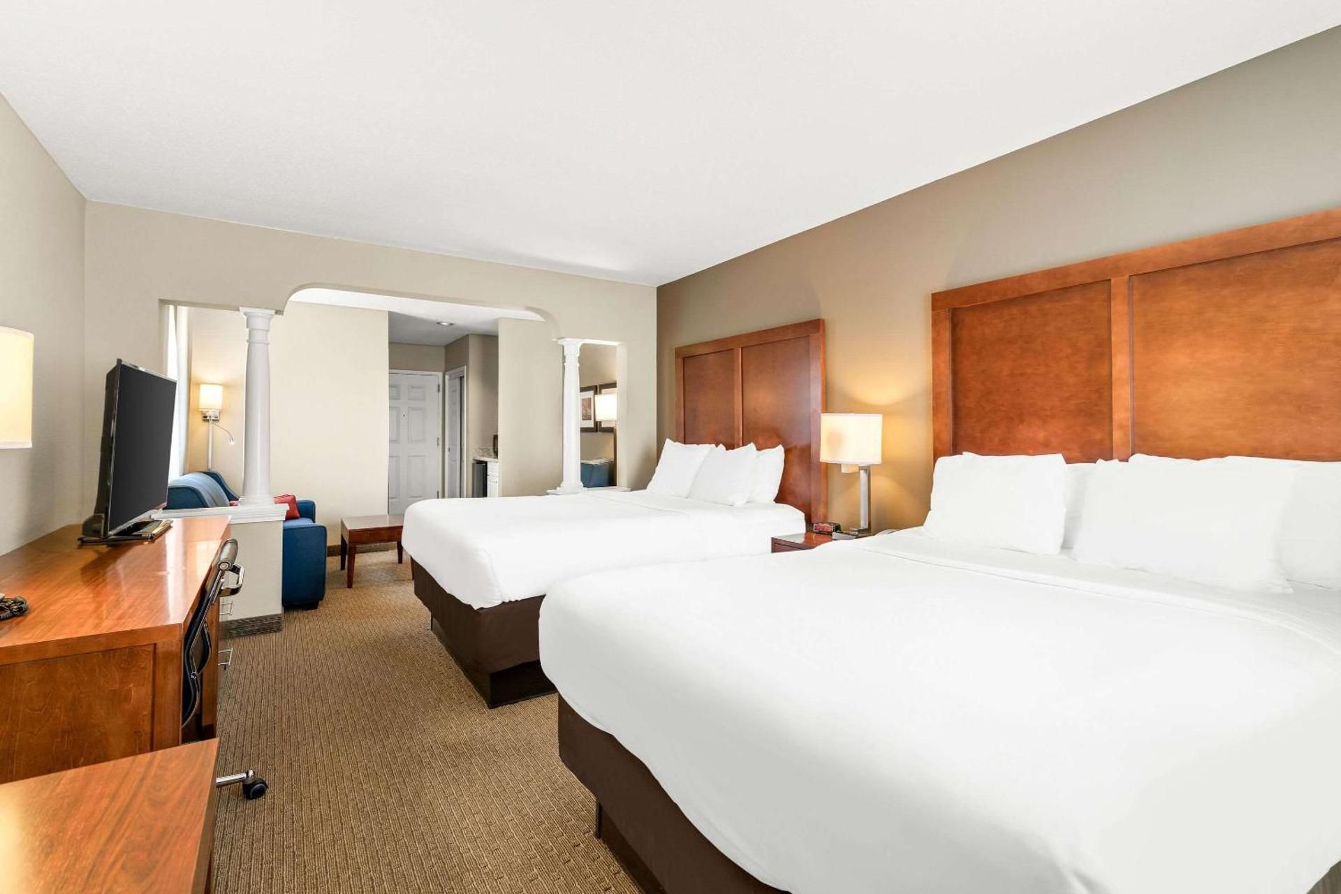 2 Queen Beds, Suite, Nonsmoking