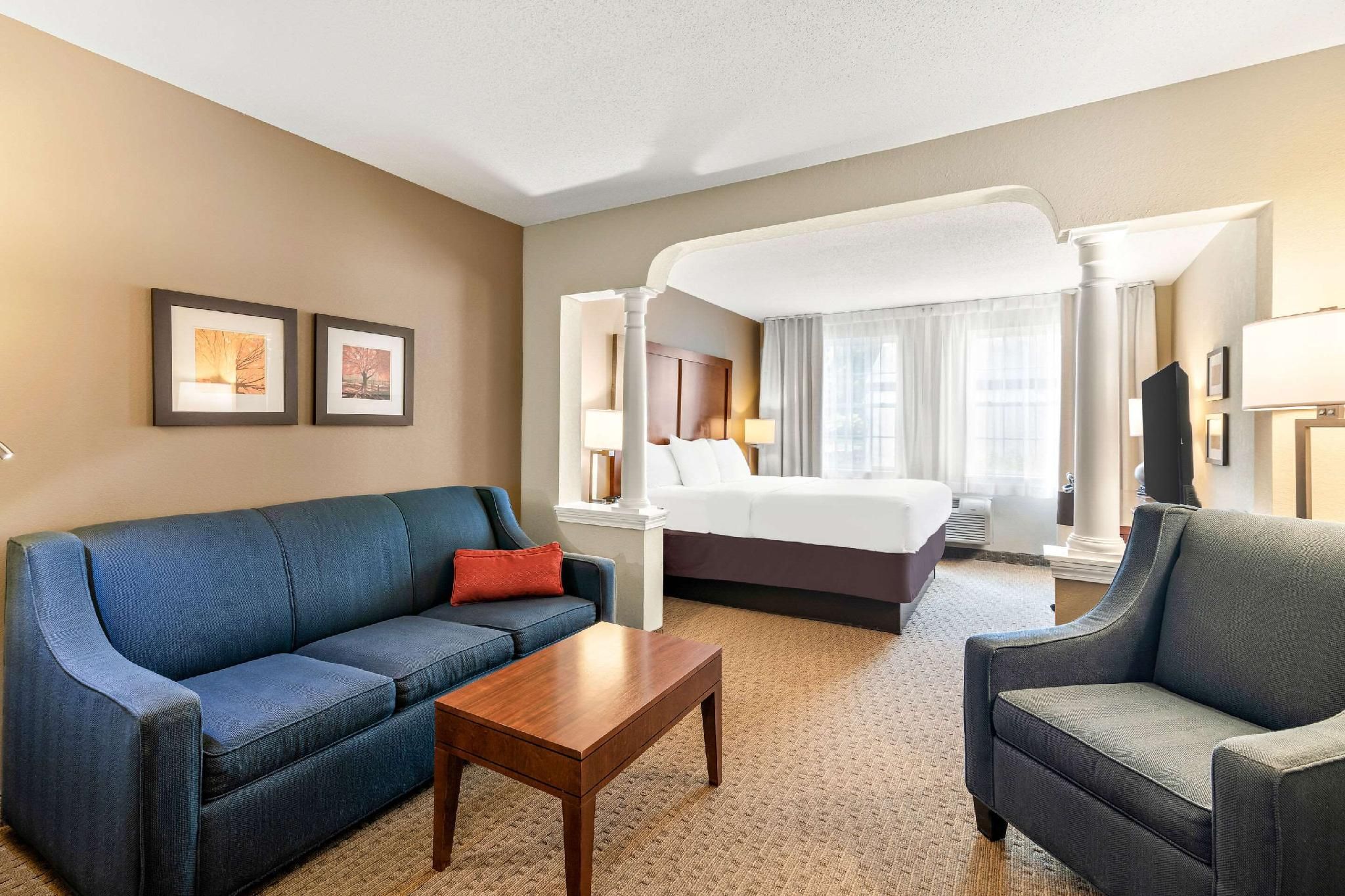 1 King Bed, Suite, Nonsmoking